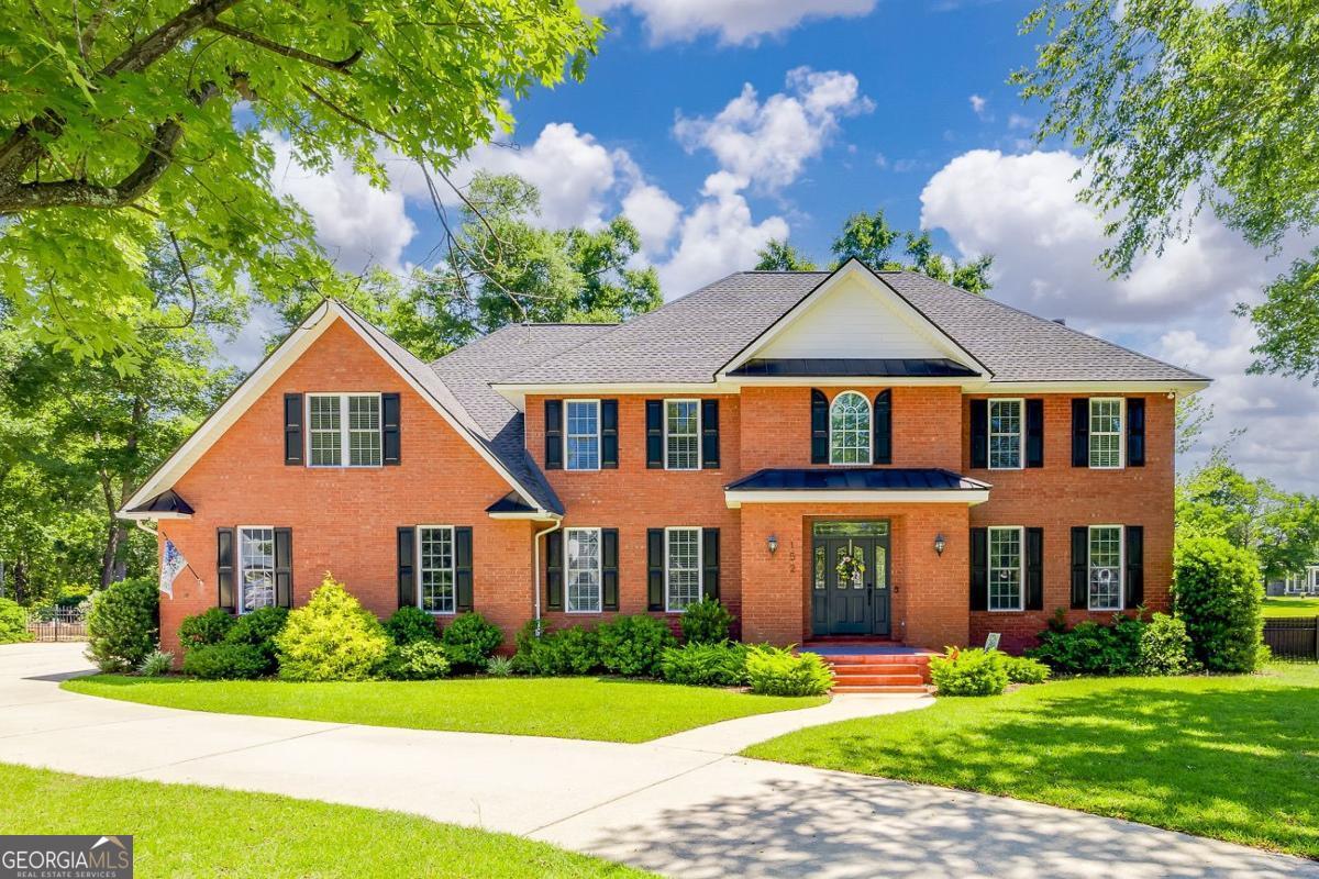 152 Cambridge Dr — photo