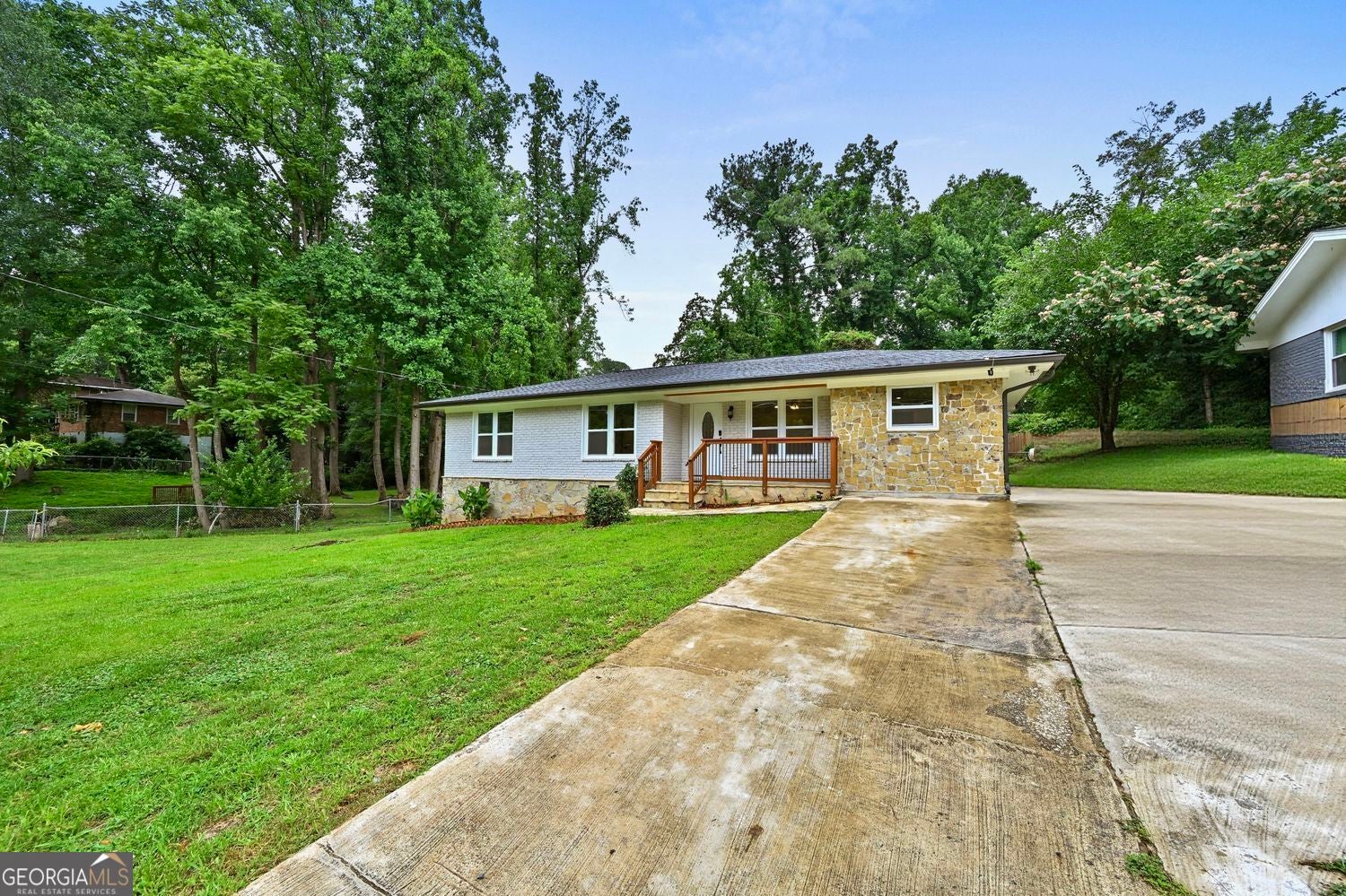 Home in Decatur, GA 30035 — photo 2