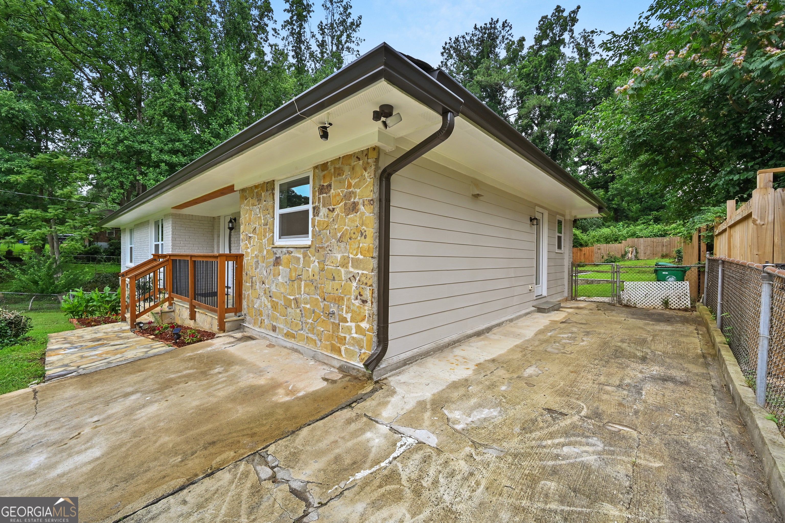 Home in Decatur, GA 30035 — photo 3