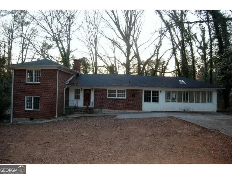 1045 Peyton Rd SW — photo