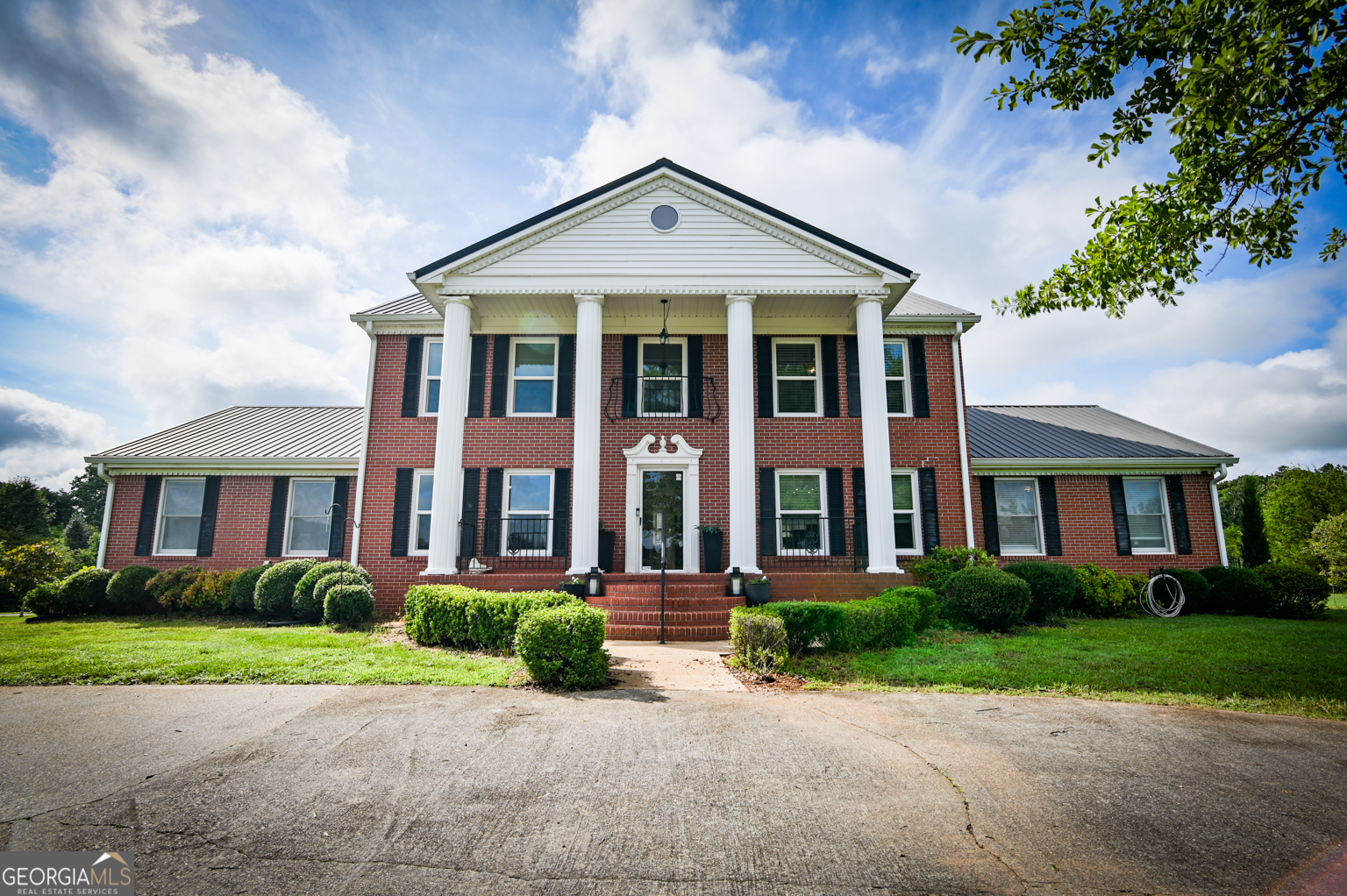 1520 Colonial Dr — photo
