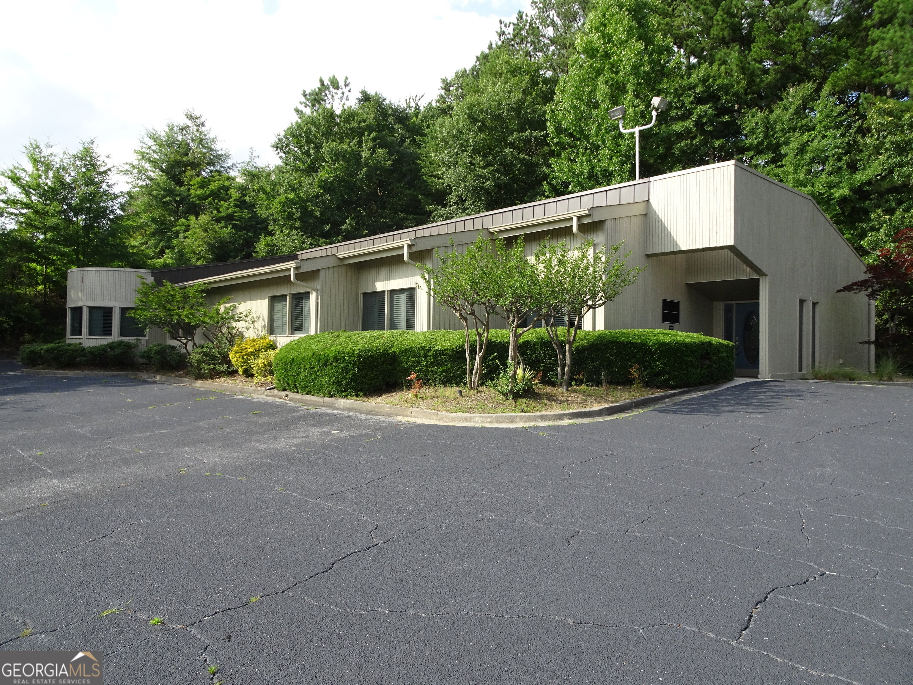 2200 Fountain Dr — photo