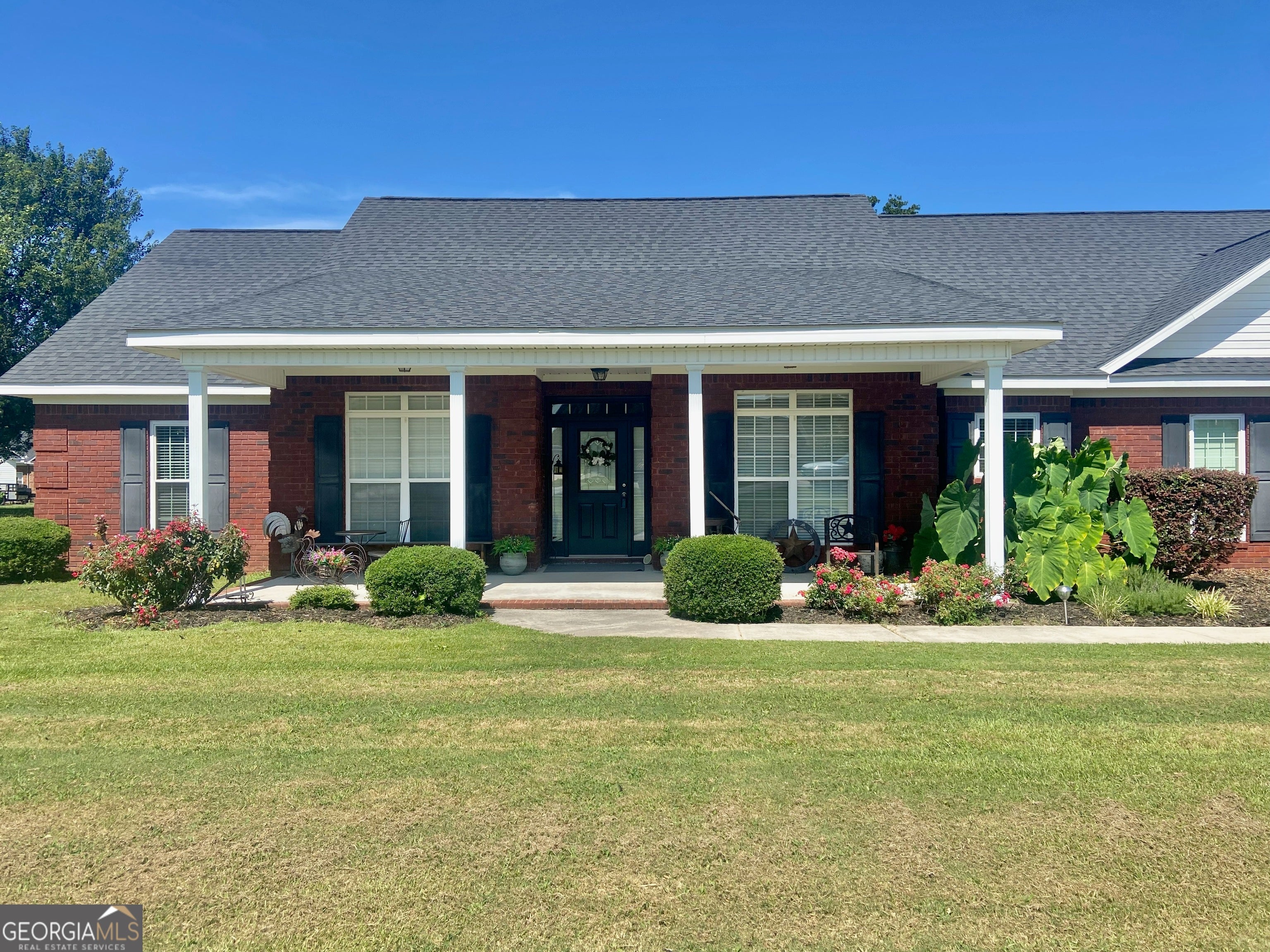 304 Dixieland Dr — photo