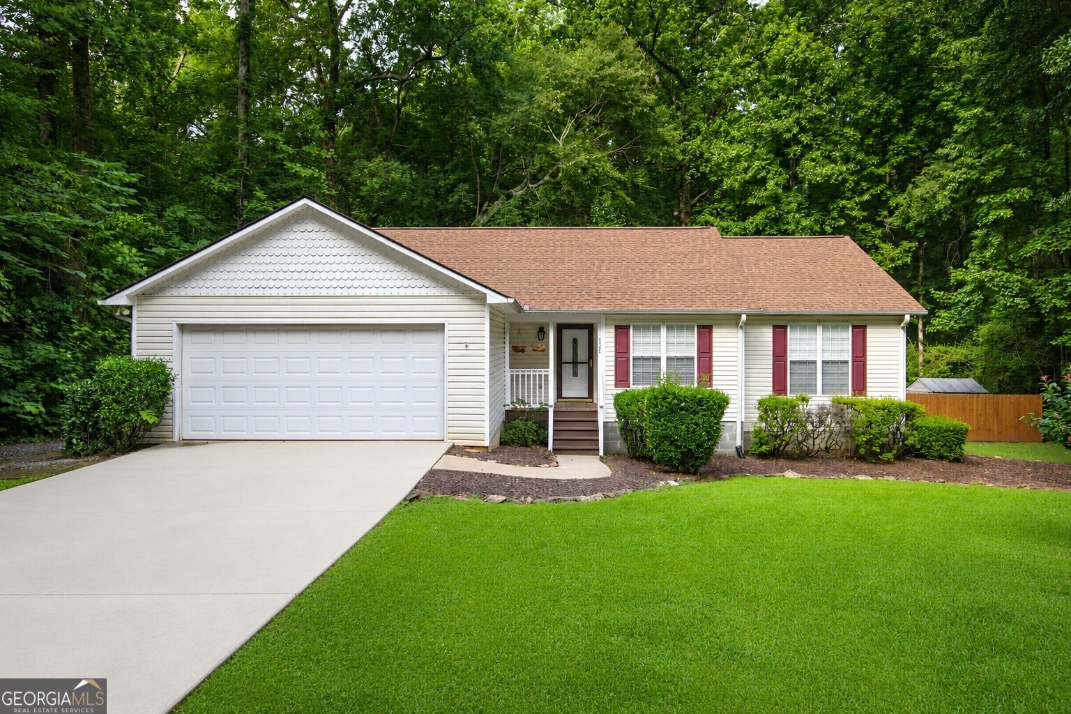 320 River Chase Dr — photo