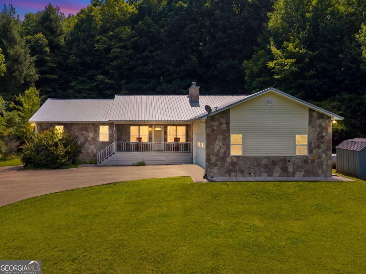 810 Hog Creek Rd — photo
