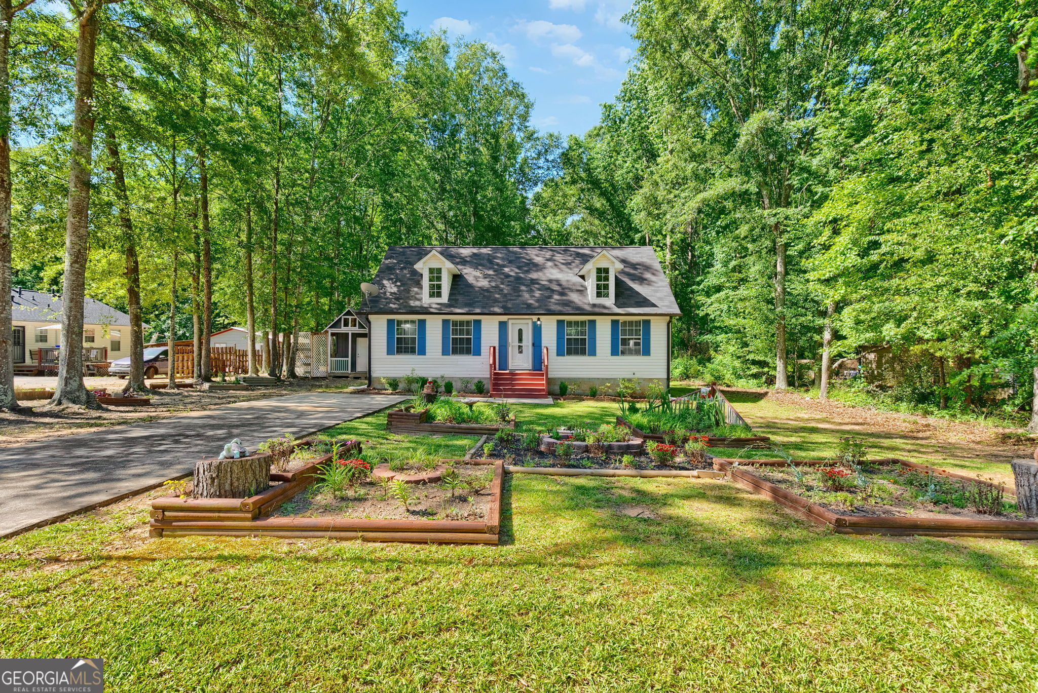 1209 N Hampton Dr — photo