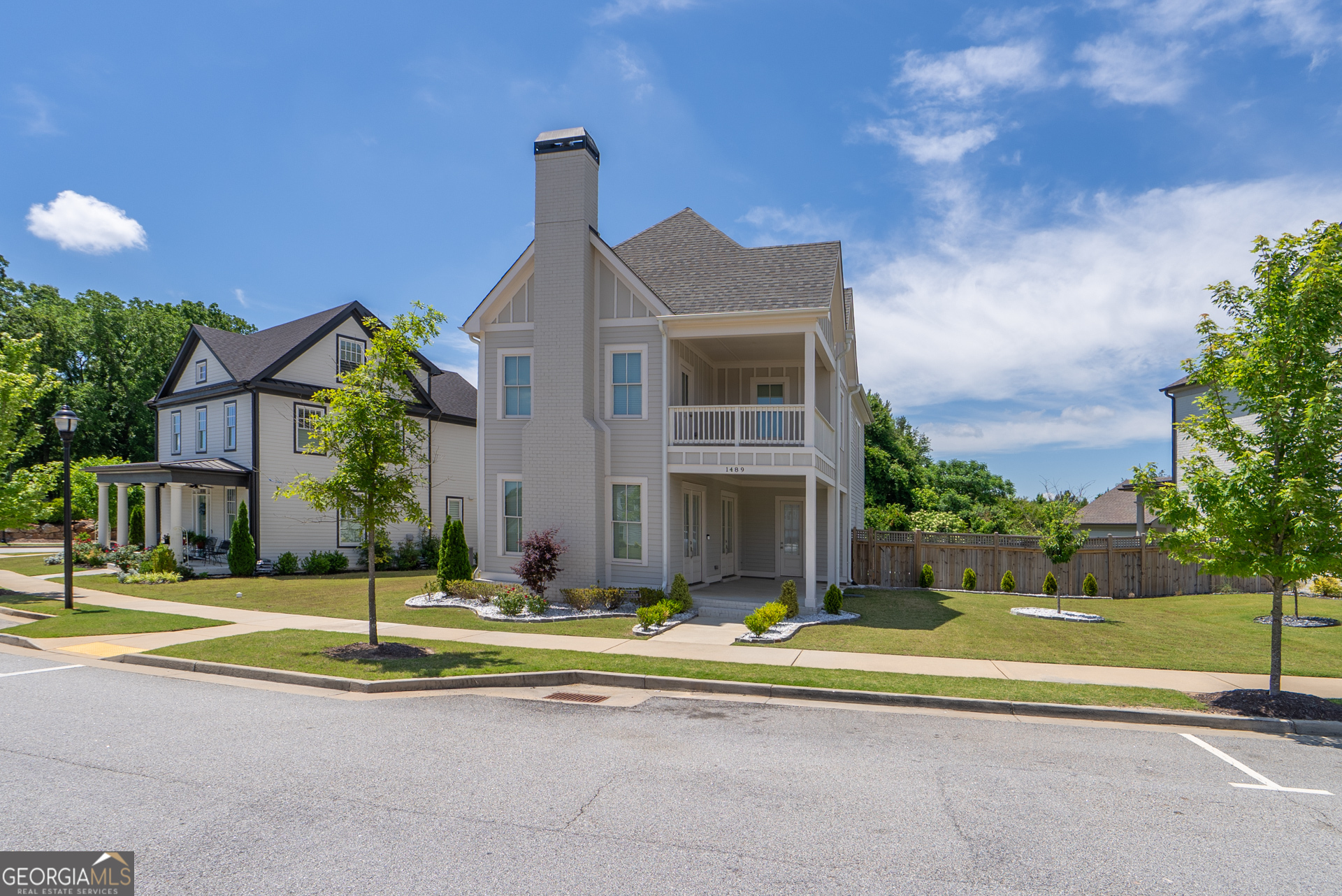 1489 Spruce Dr — photo