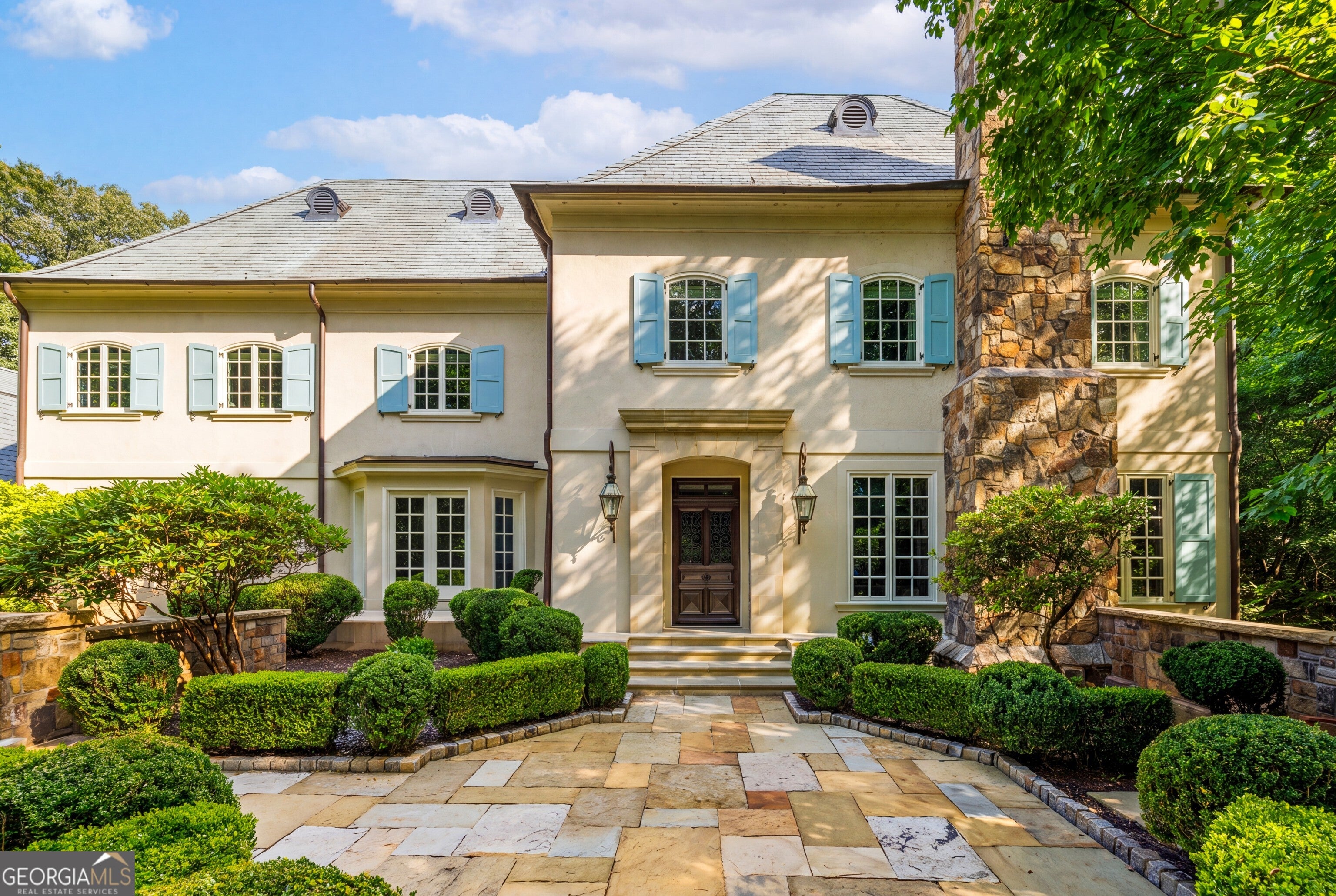 2485 W Wesley Rd NW — photo