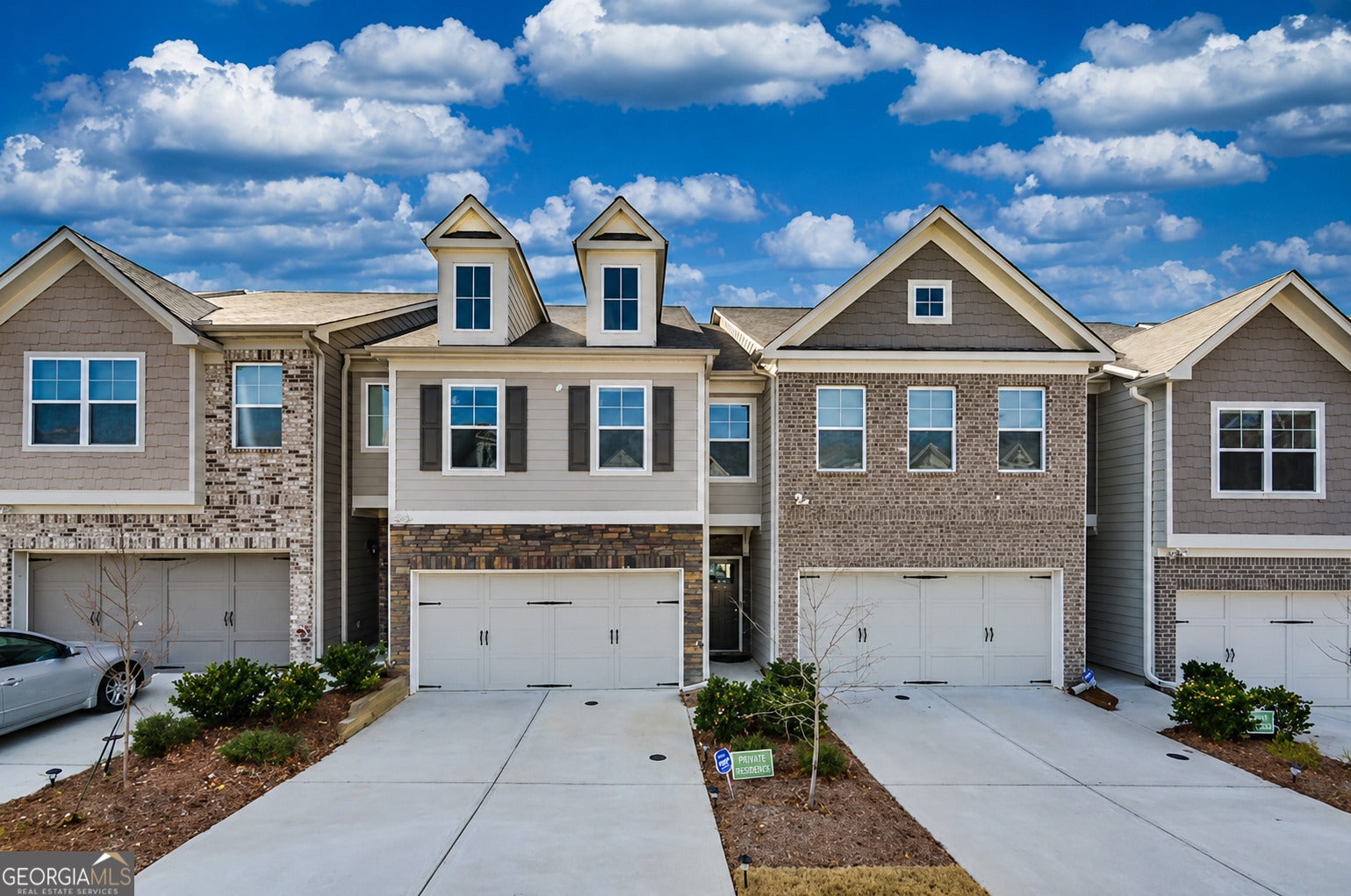 2711 Kemp Ct — photo