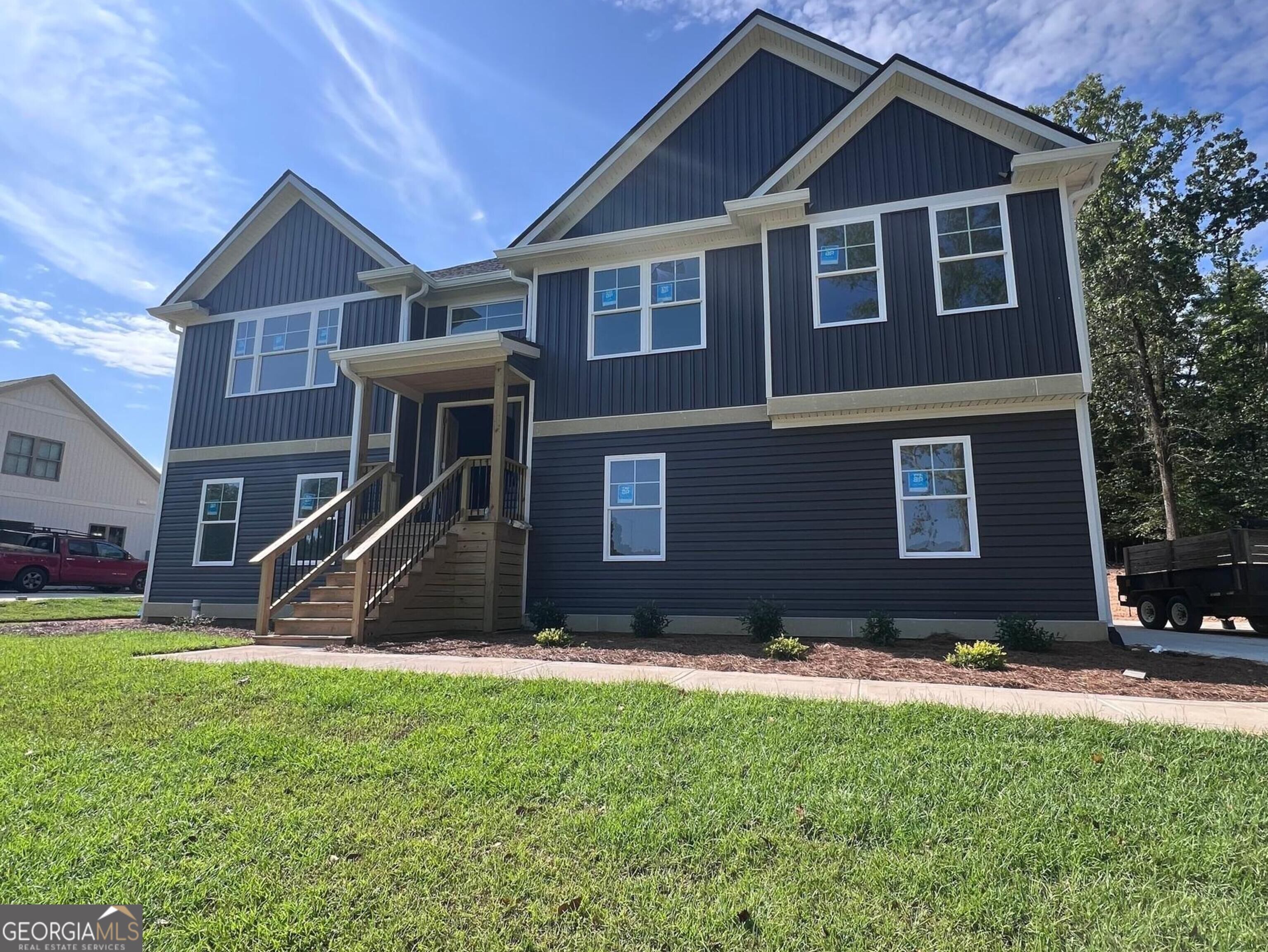 330 W. Lakeview Dr — photo