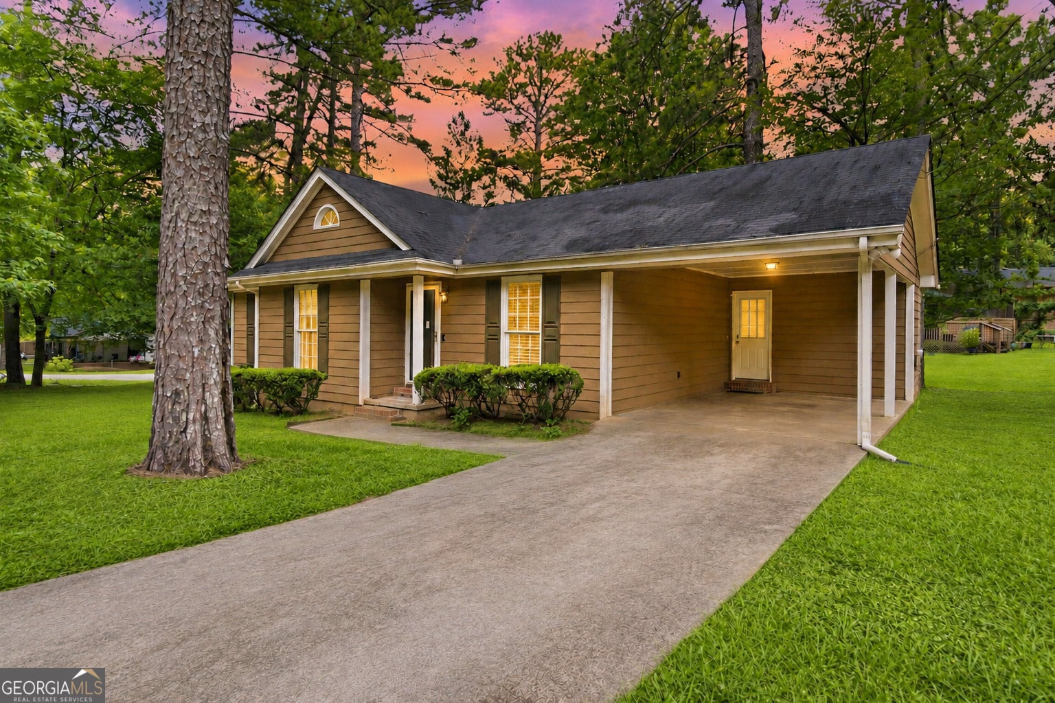 241 Rutledge Dr — photo