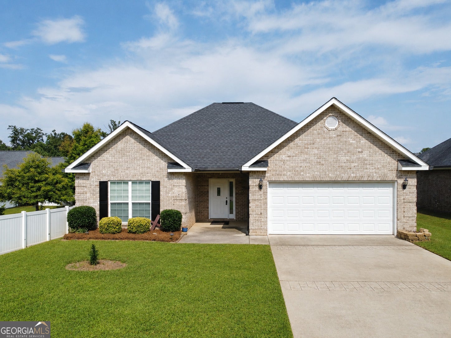 308 Lamplight Dr — photo