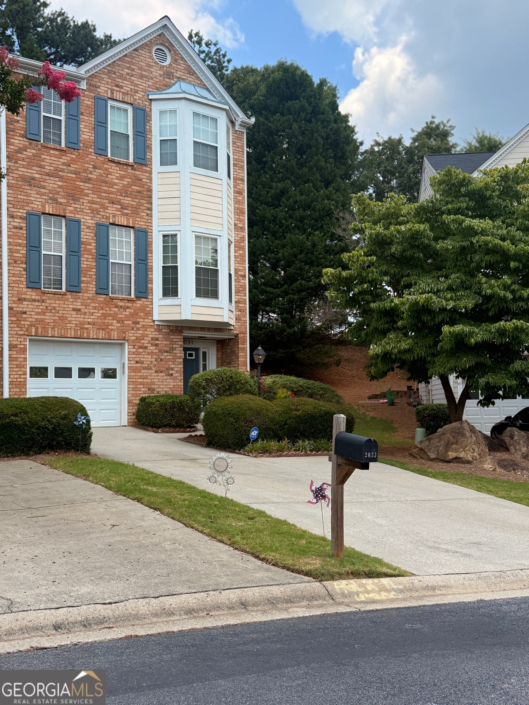 2031 Pinnacle Pte — photo