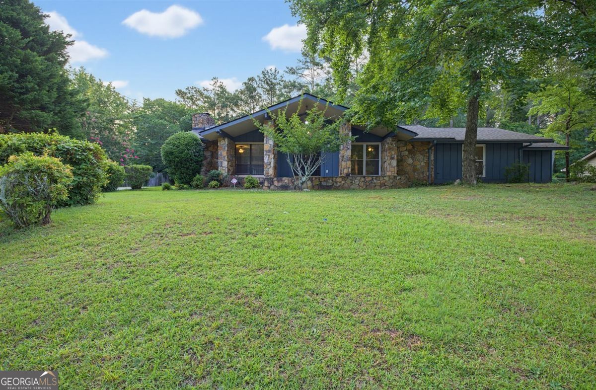 2544 Highland Dr SE — photo