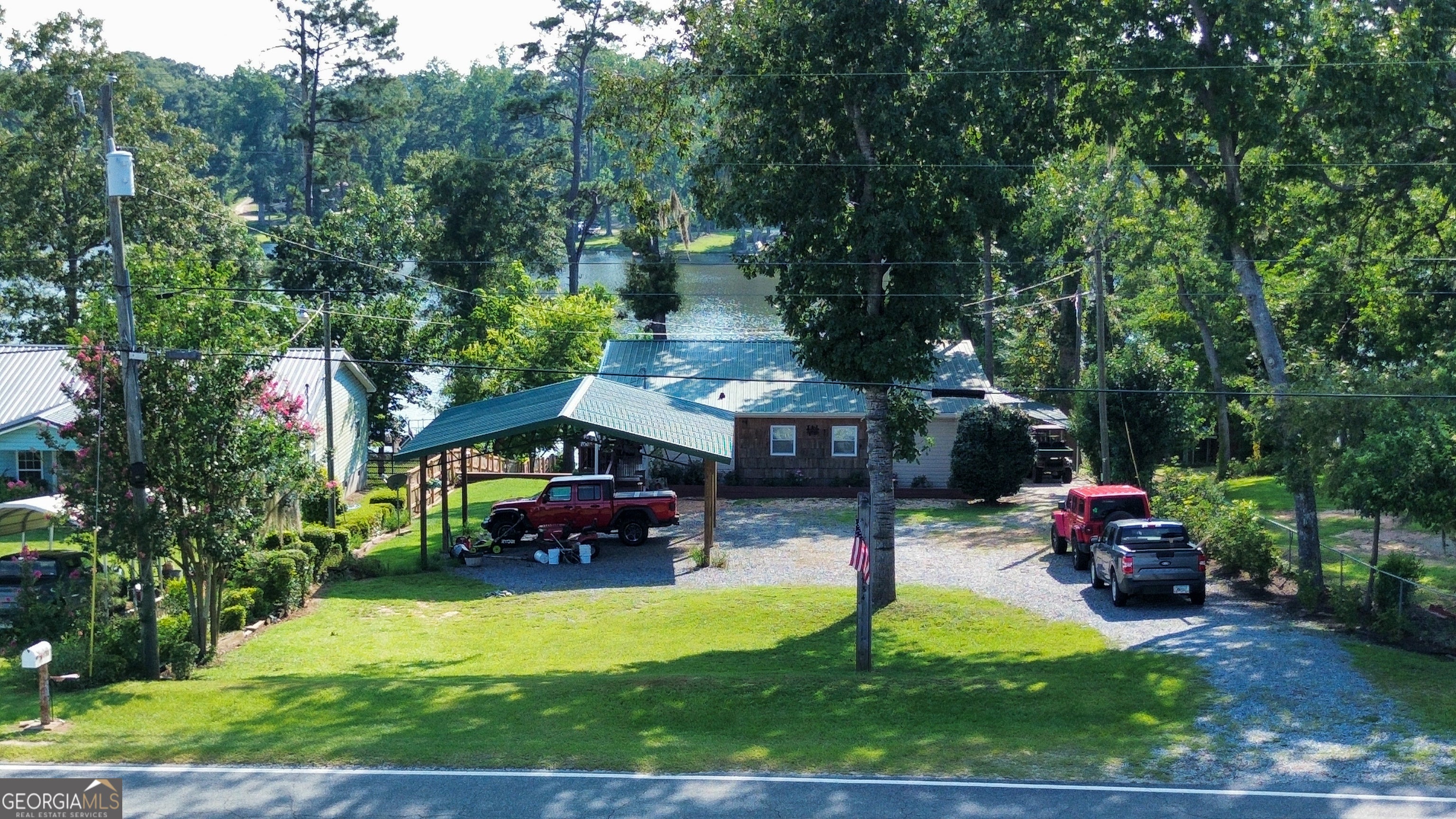 884 S Lake Dr — photo