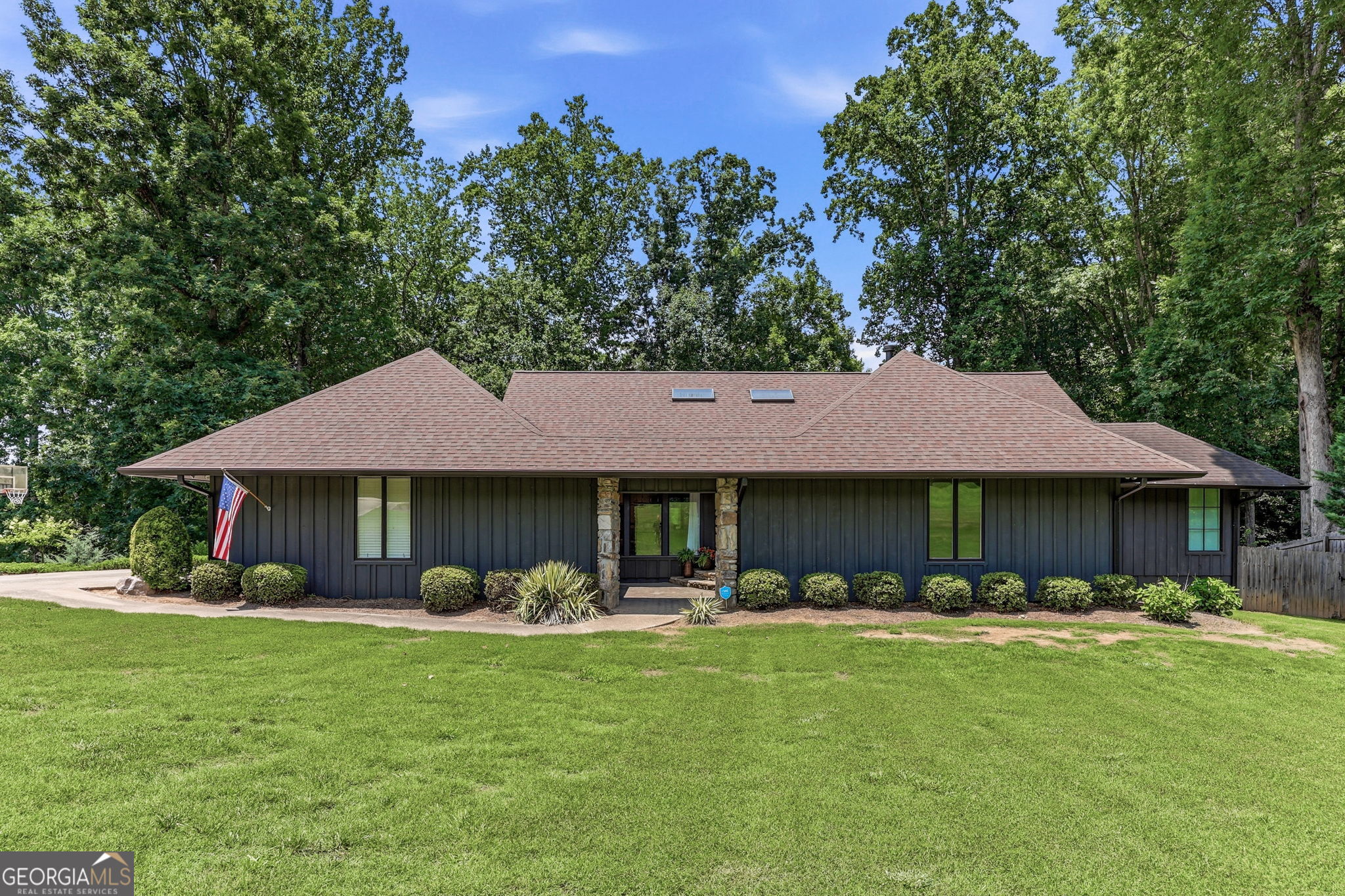 143 Woodlake Dr — photo