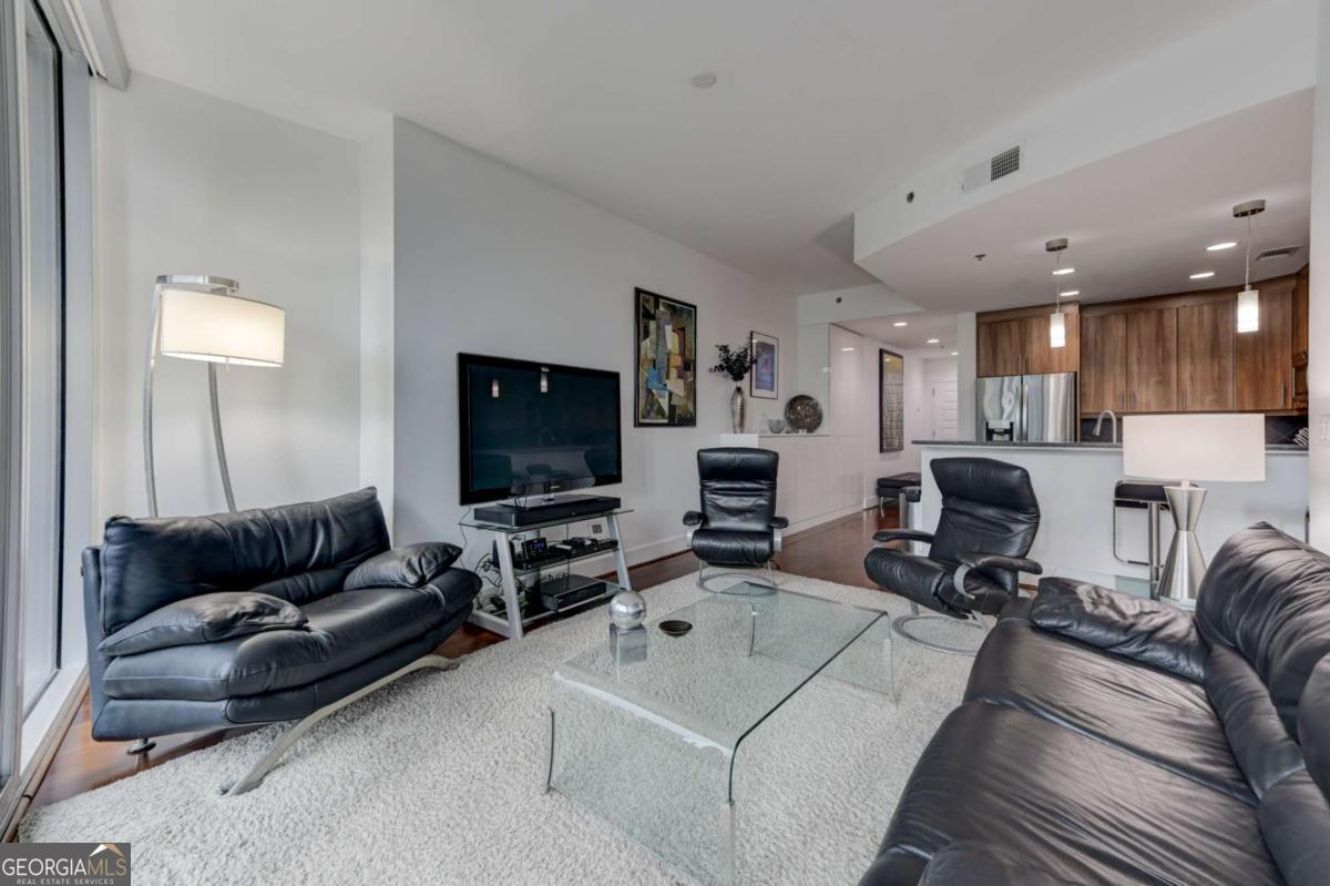1080 Peachtree St NE 905 — photo