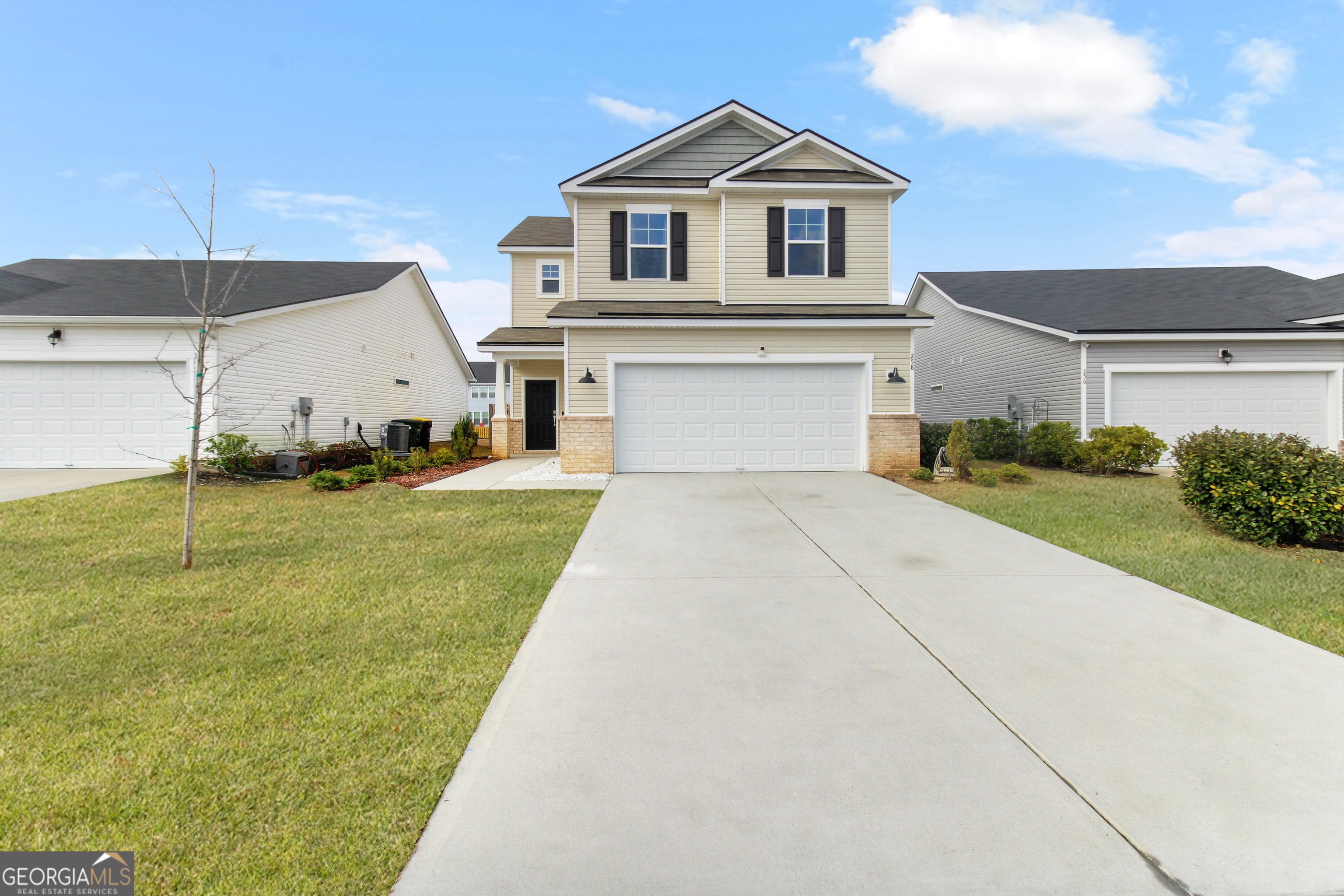 258 Lakepointe Dr — photo