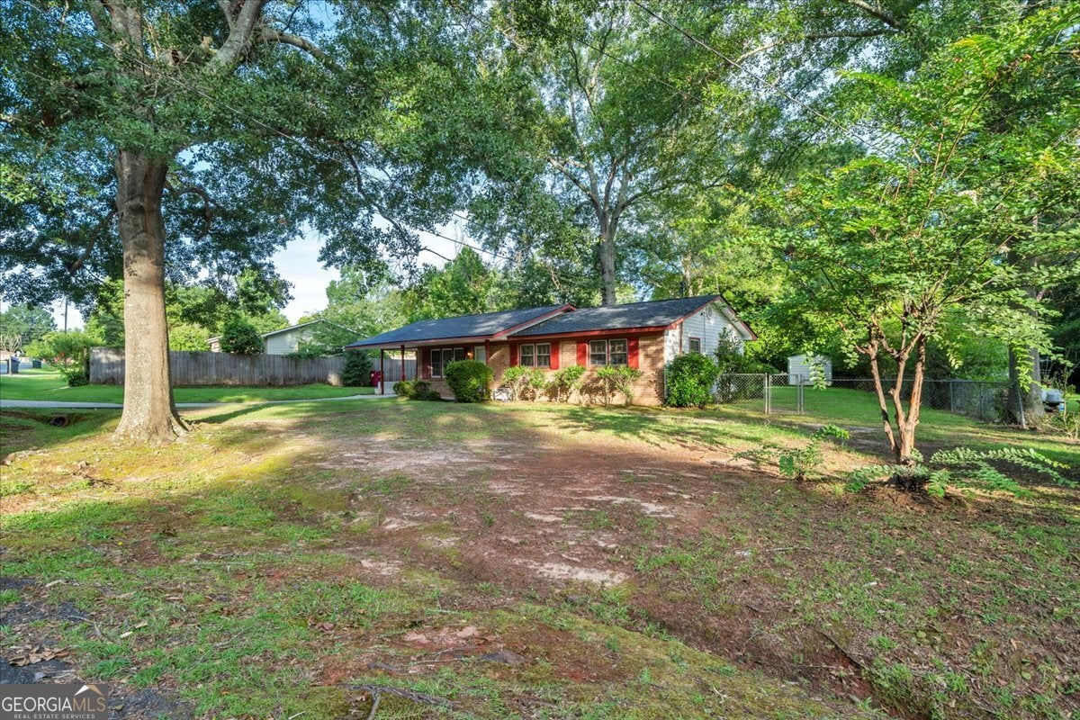413 Davis Dr — photo