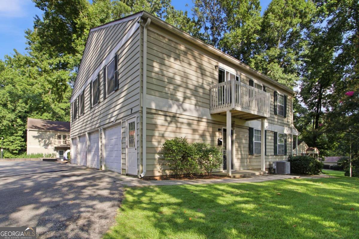 1329 Surrey Ln SW 7 — photo