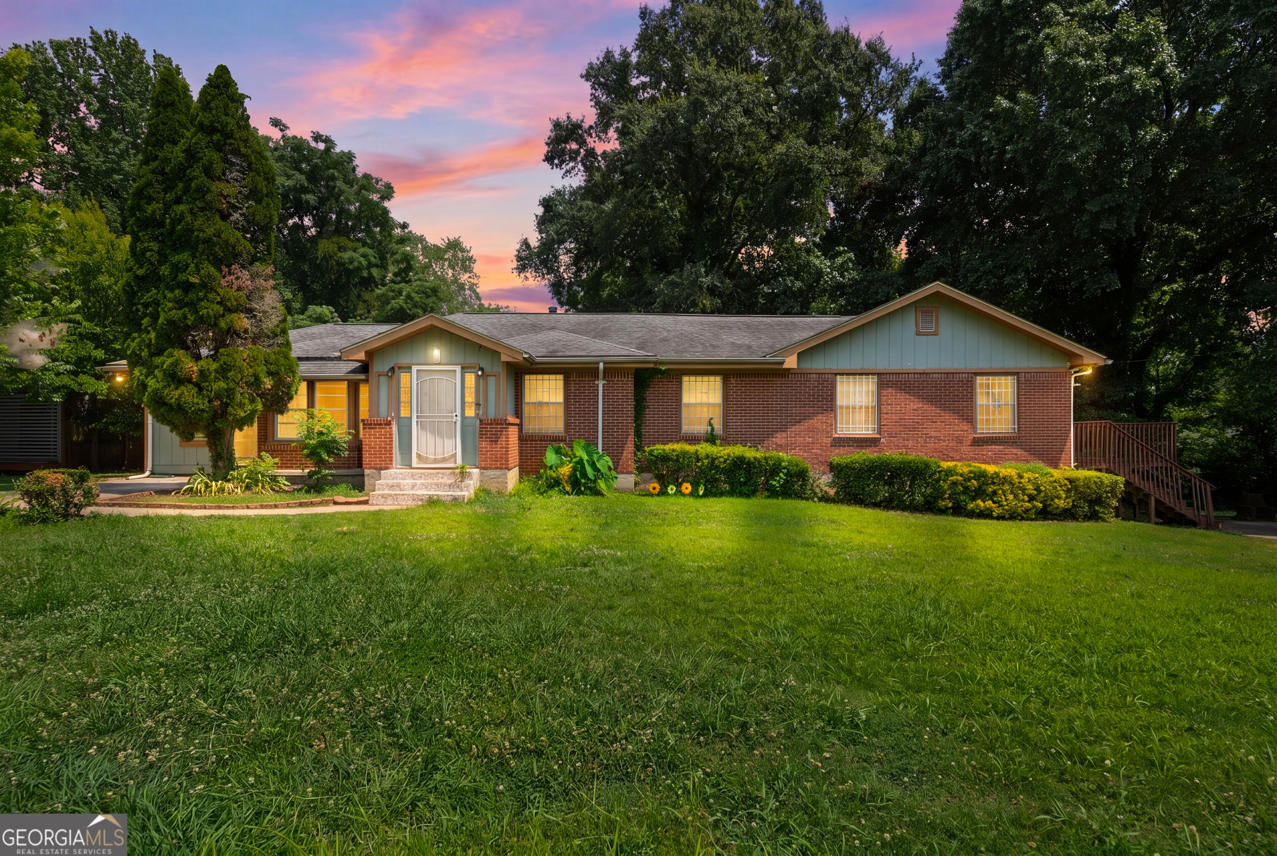 2205 Loring Ct — photo