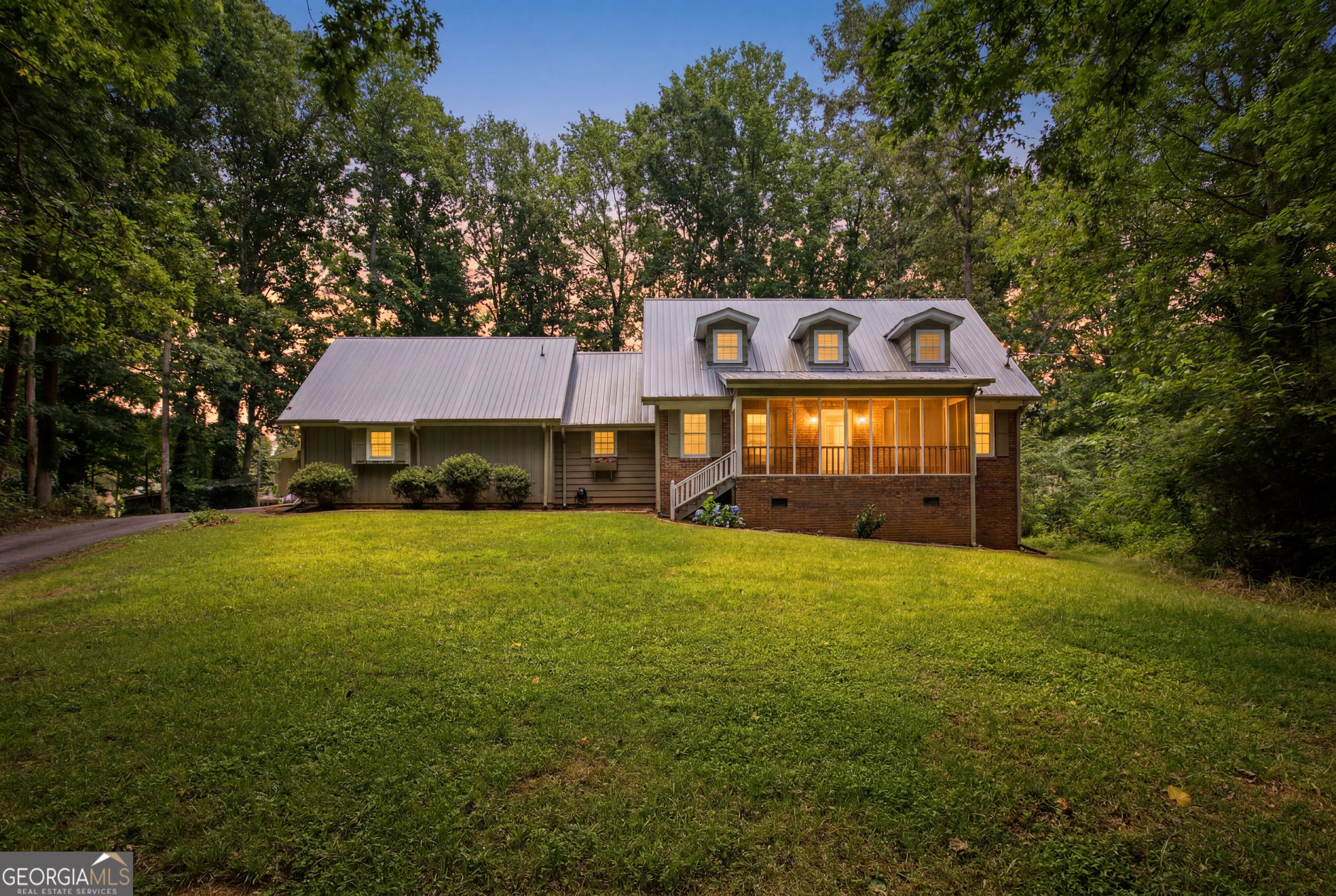 147 Ridgeway Cir — photo