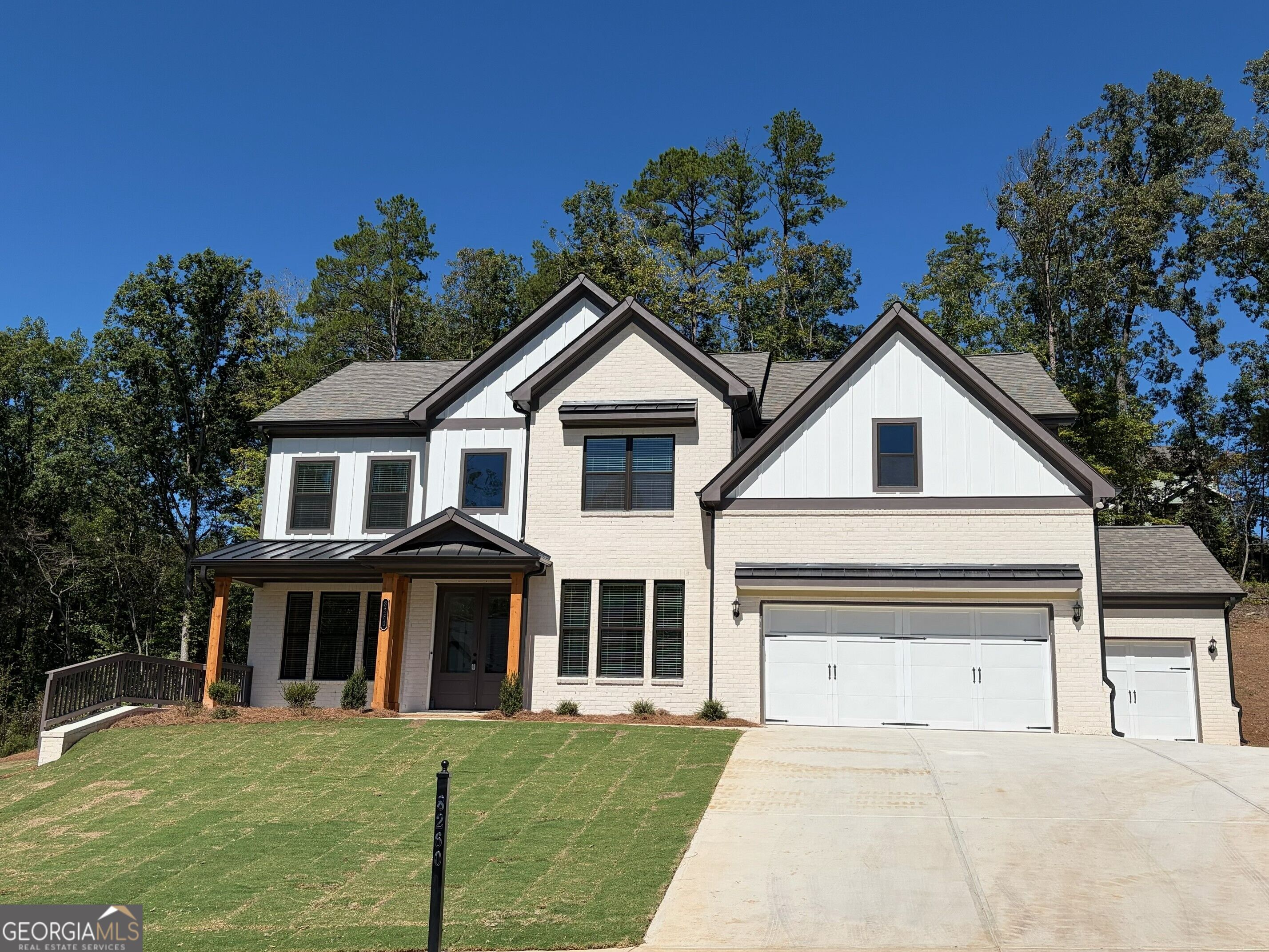 8260 Crooked Creek Dr — photo