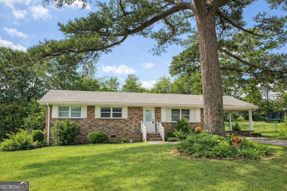 615 Peachtree Dr — photo