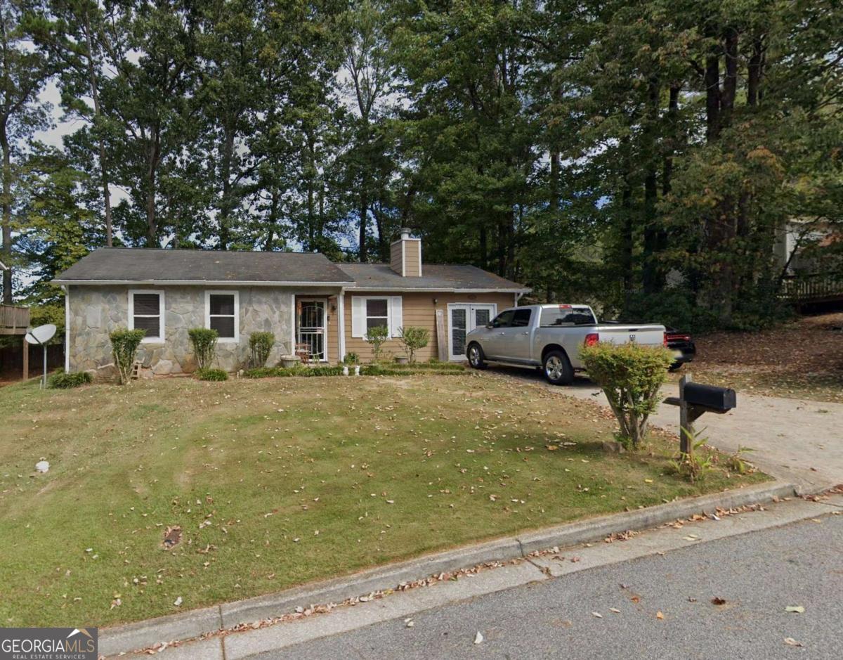 4872 Plymouth Trce — photo
