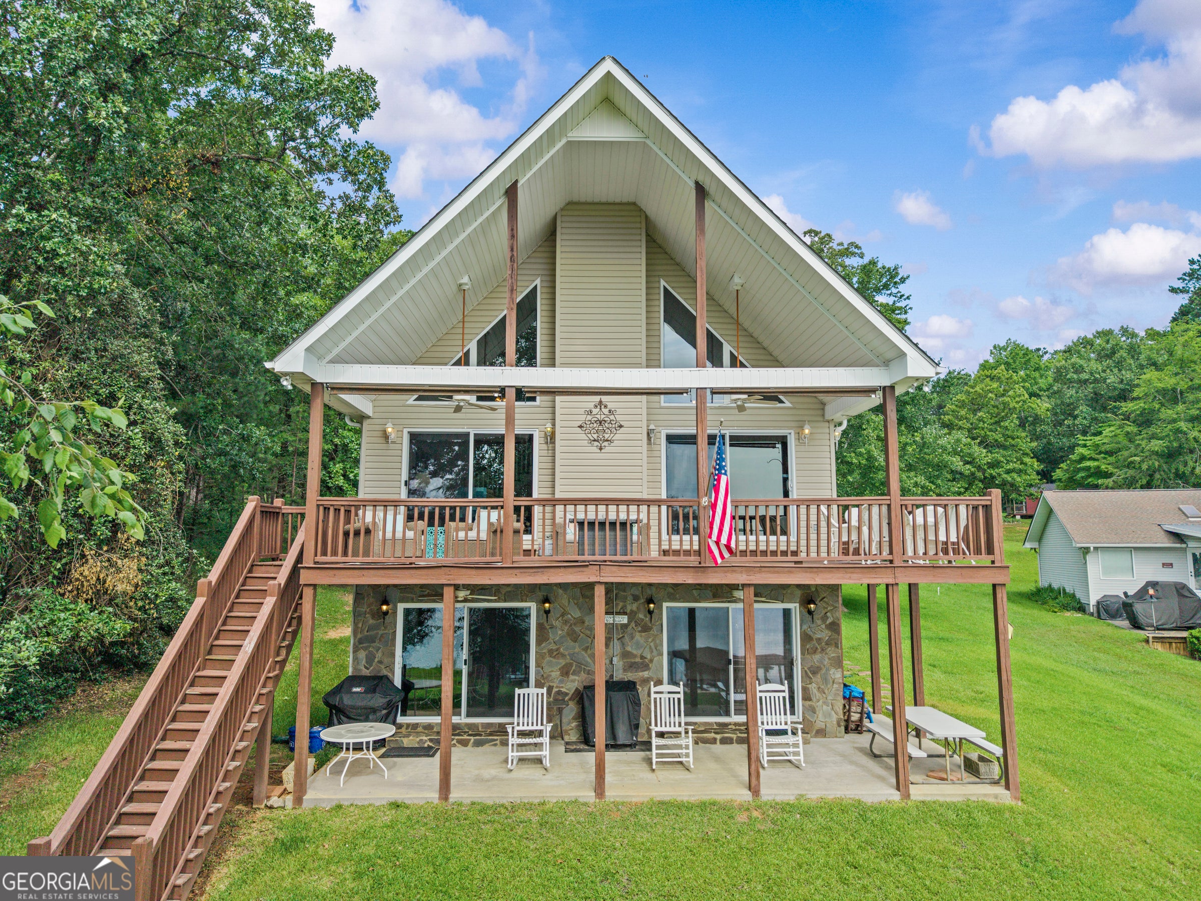 511 Foxglove Dr — photo