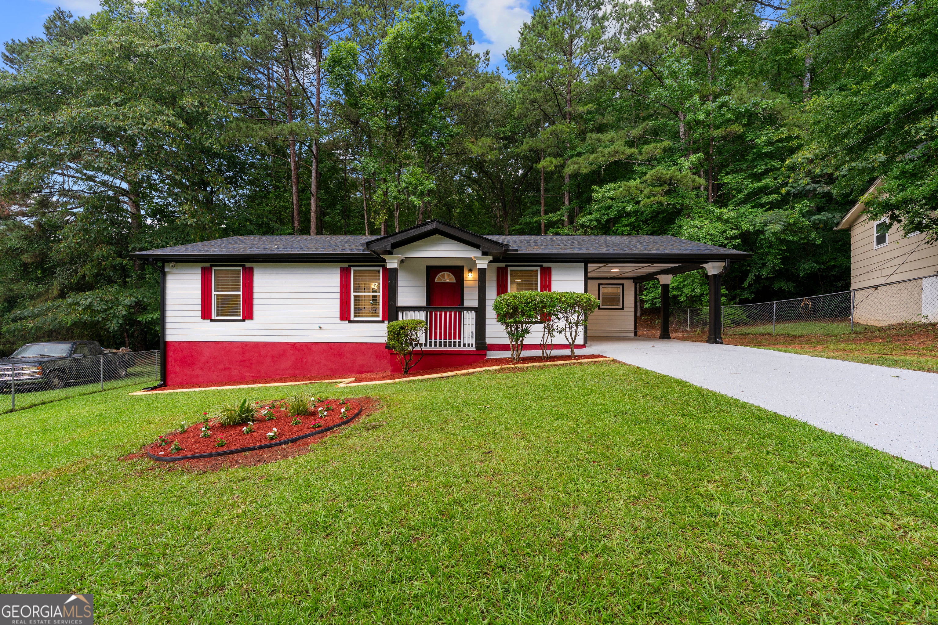 7118 Pineneedle Dr SW — photo