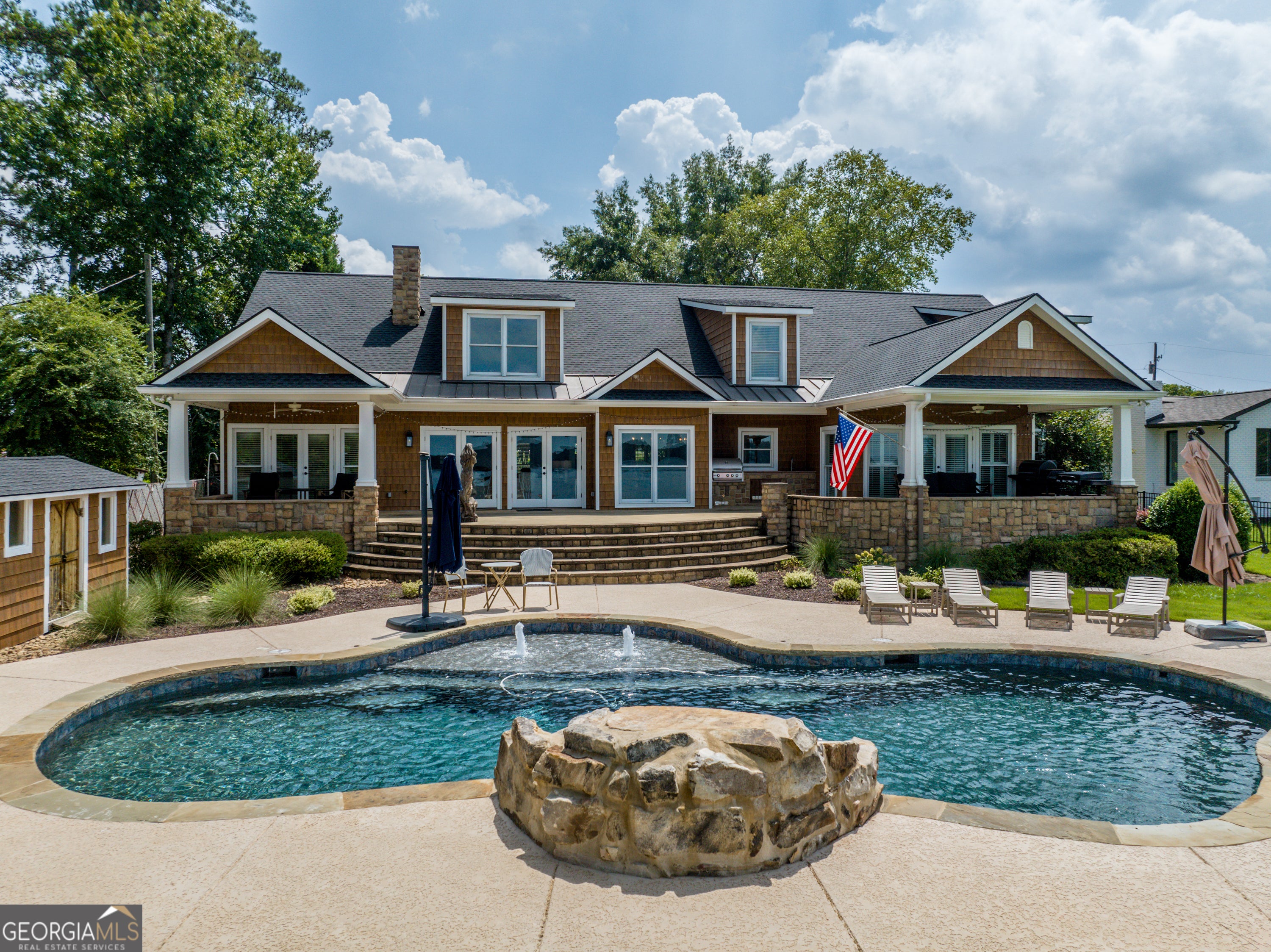 245 Lakeshore Cir — photo