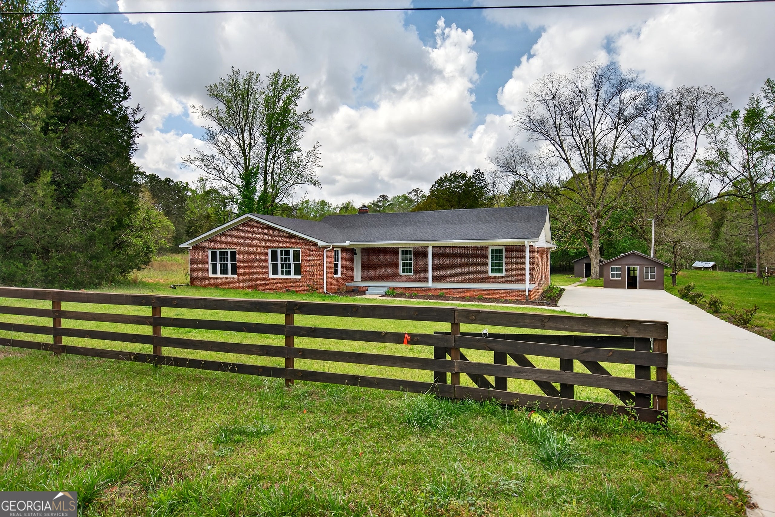 7142 Hamilton Rd — photo