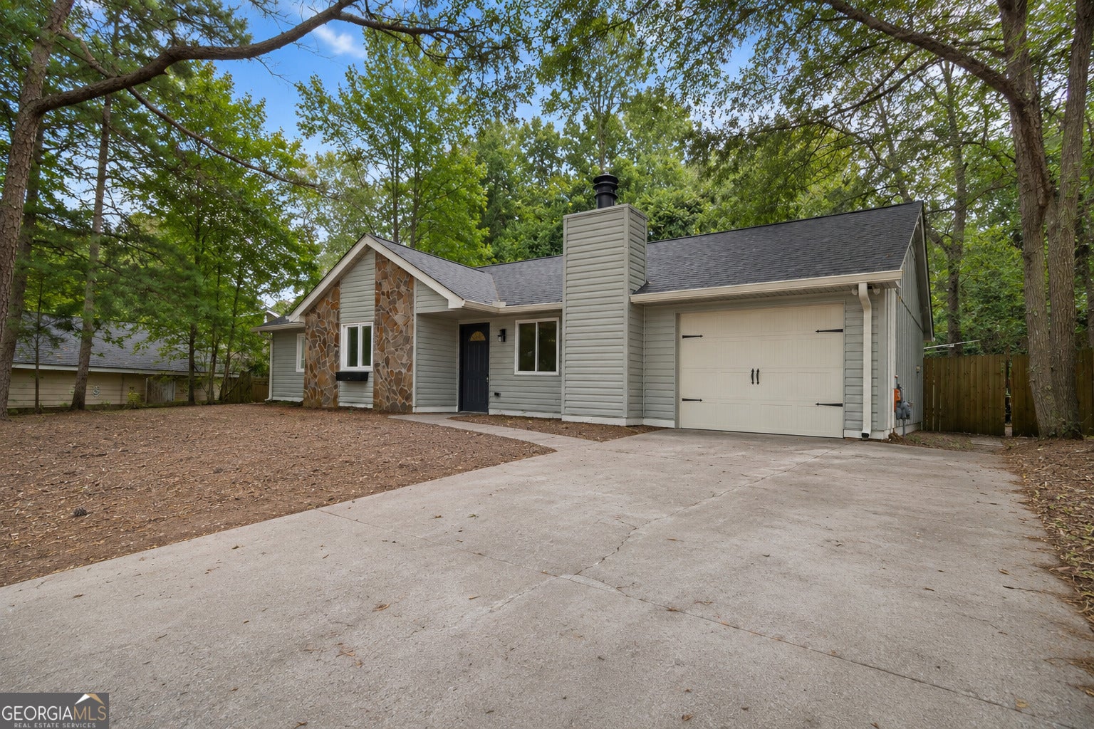 1252 Sherwood Dr — photo