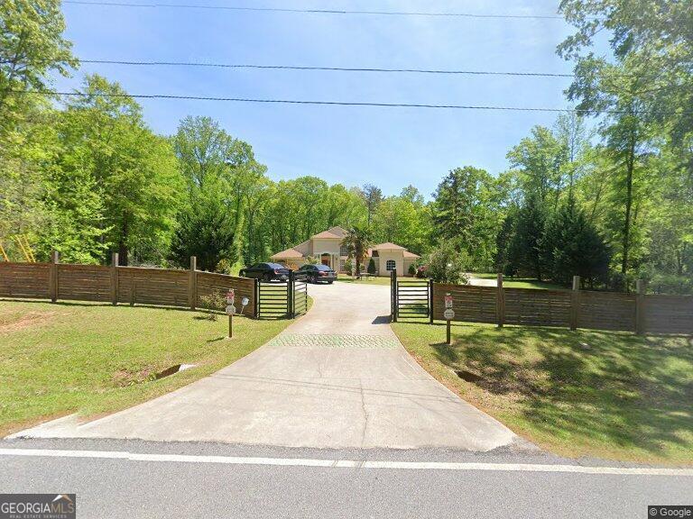 472 Patterson Rd — photo