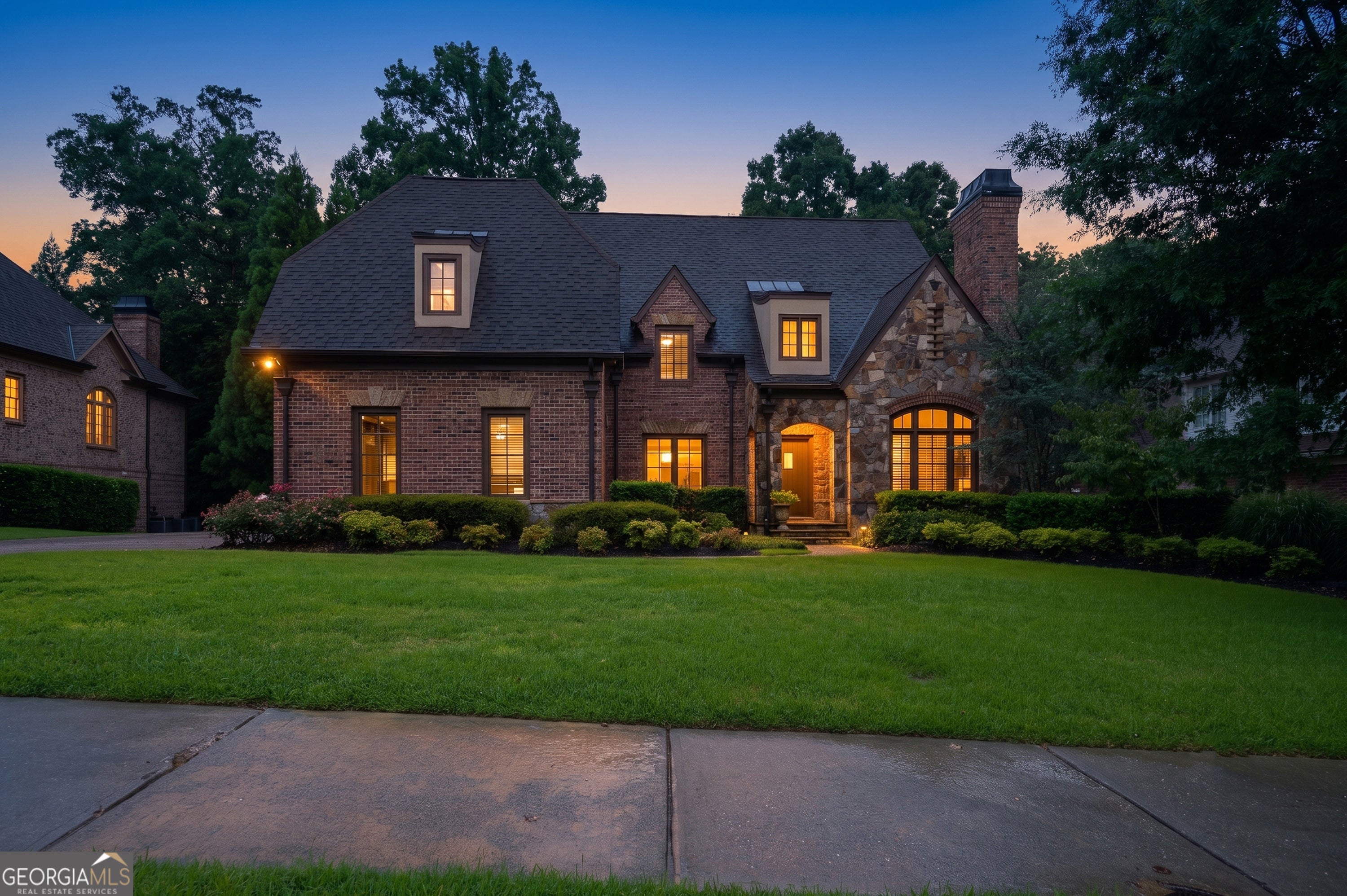 831 Camden Park Ct NE — photo
