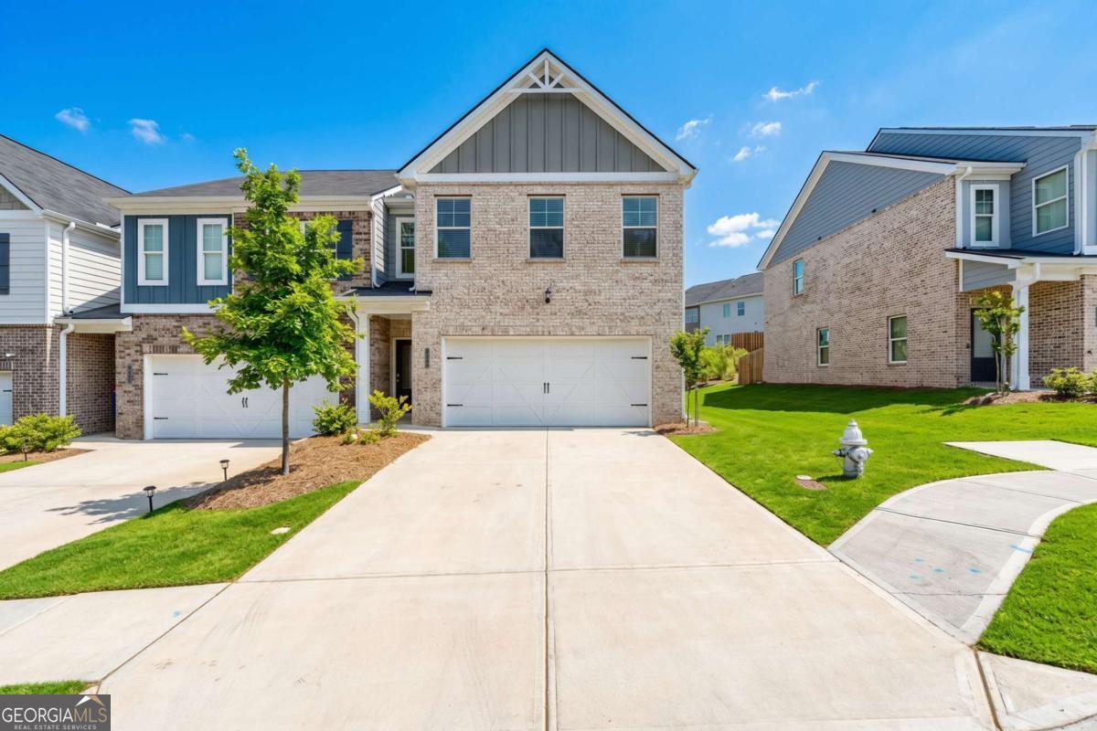 2568 Swan Lake Dr — photo