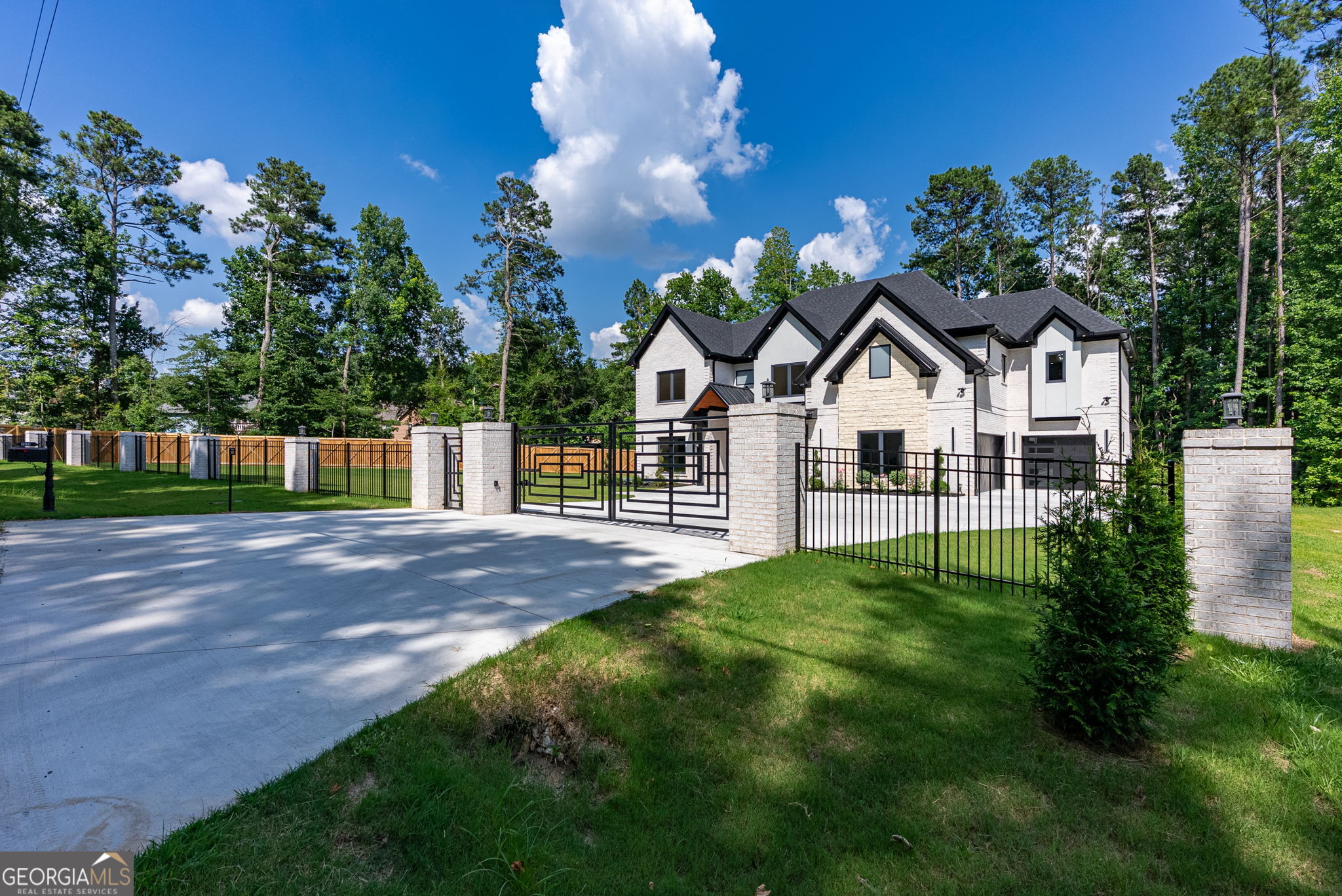 1613 Azalea Dr — photo