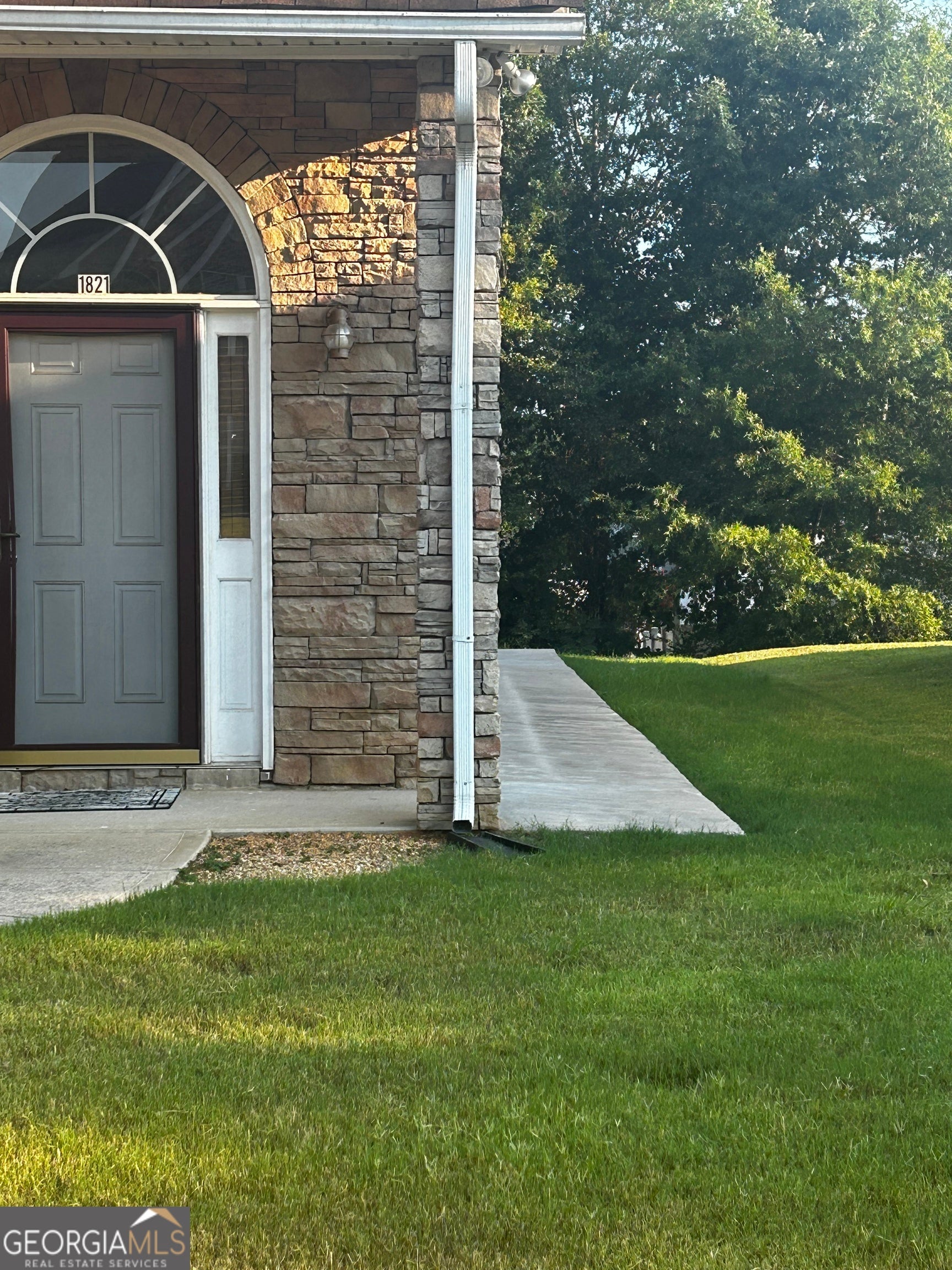 1821 Dalton Way — photo
