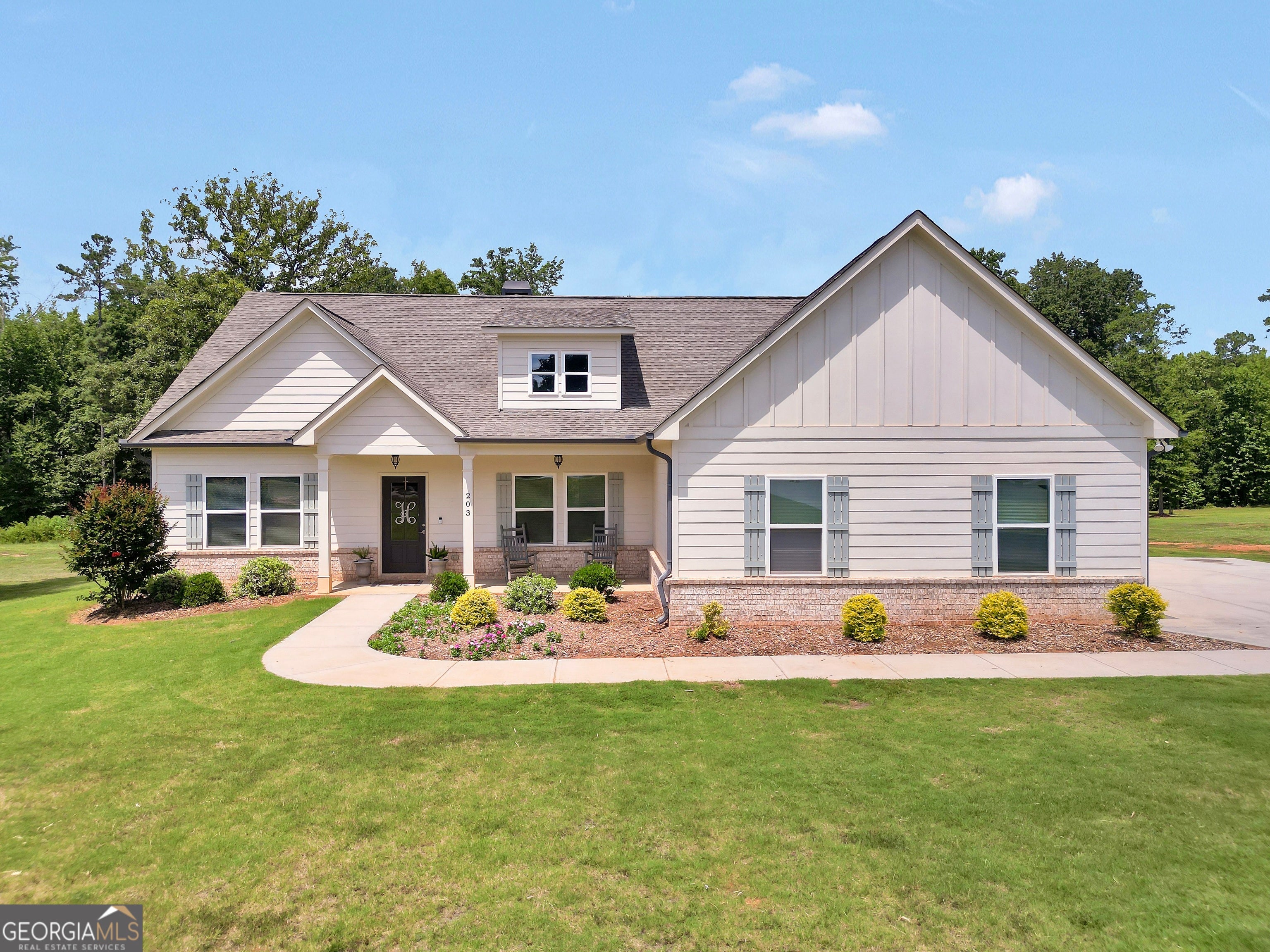 203 Oak Ridge Dr — photo