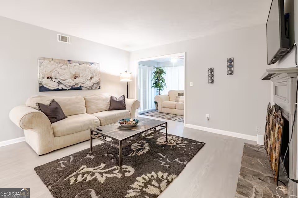 1312 Brockett Pl — photo
