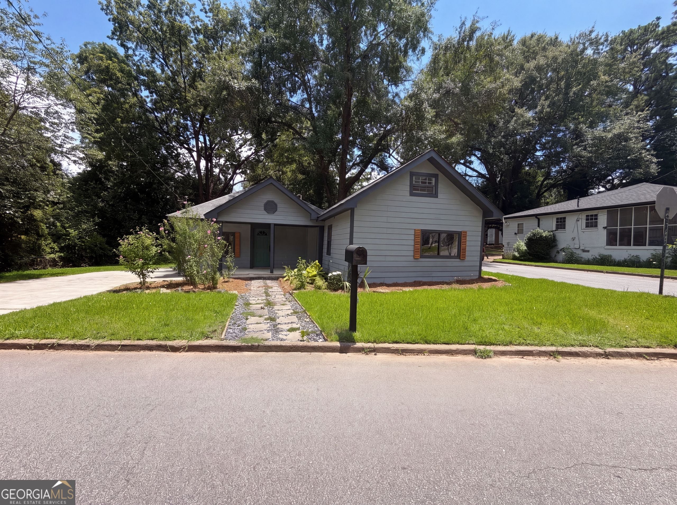 470 Oak Dr — photo