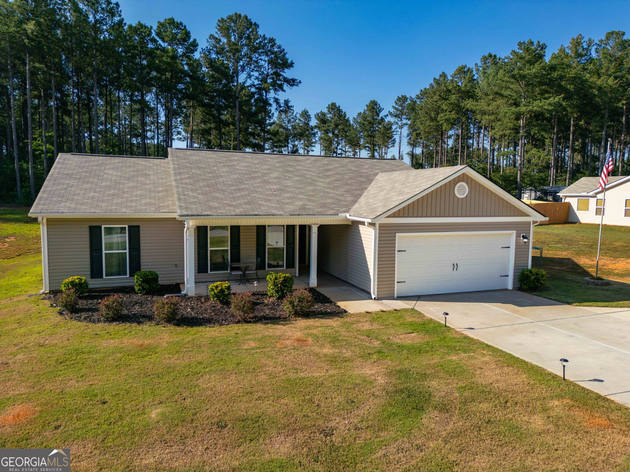 648 Walnut Dr — photo