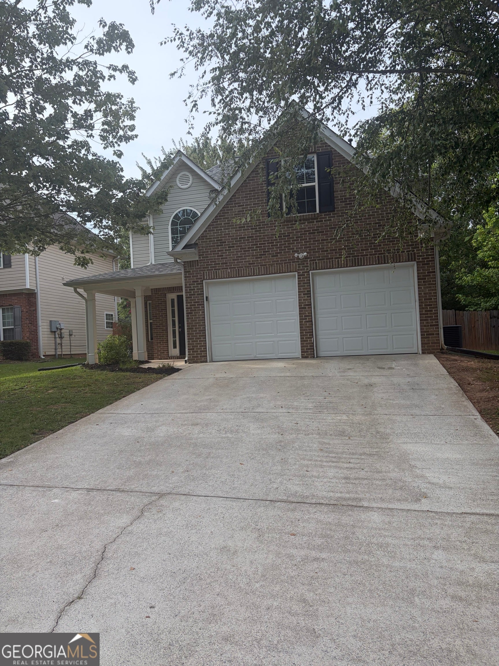 1942 Oakbluff Dr — photo