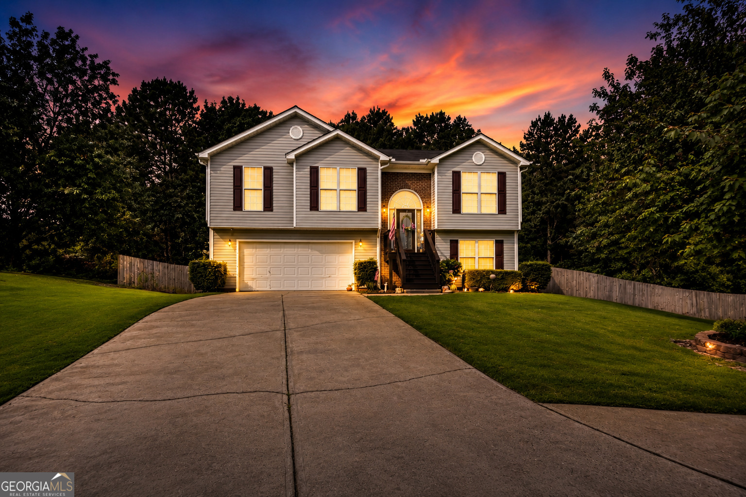 323 Natchez Cir — photo