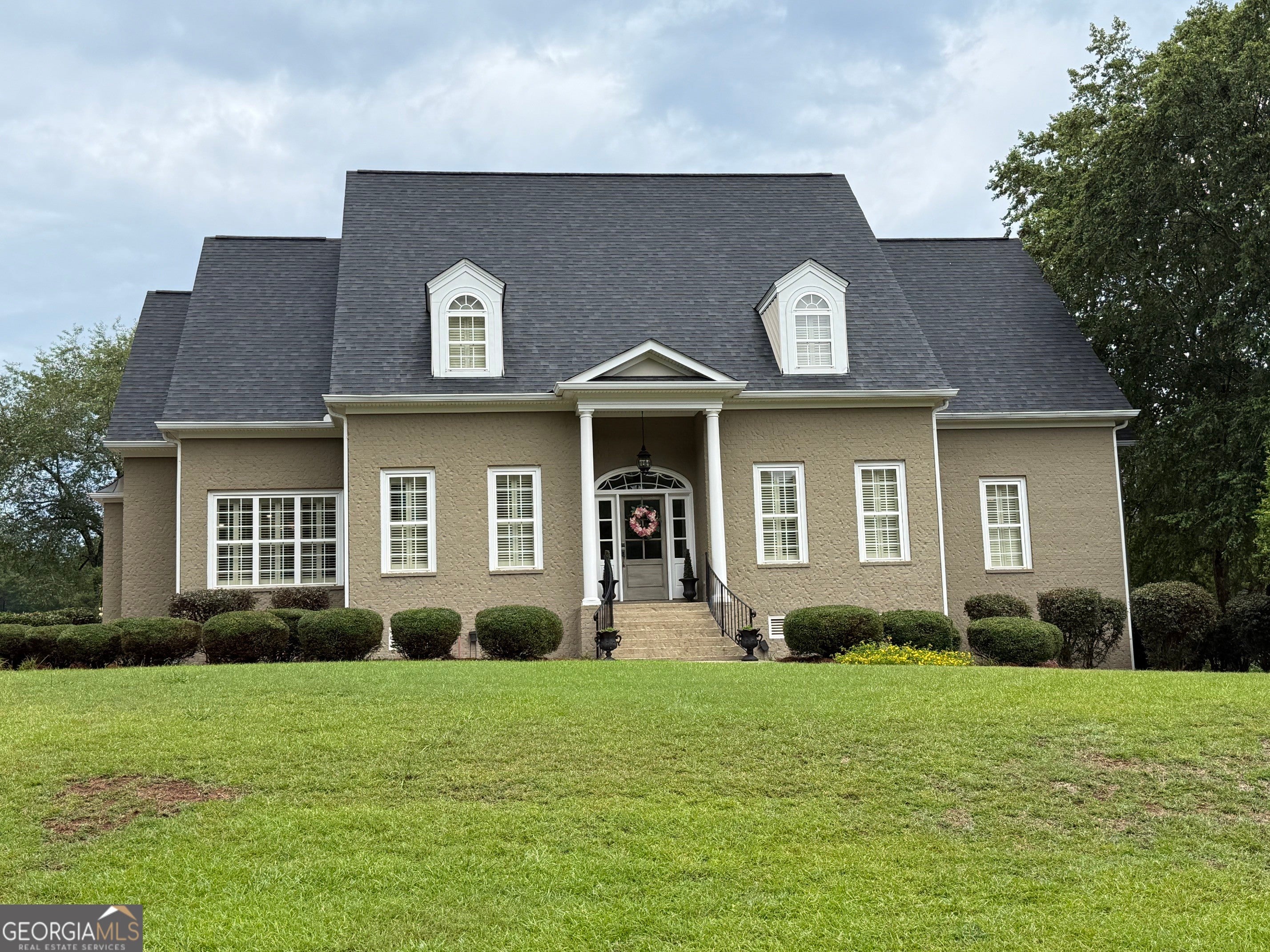 1030 Walton Cir — photo