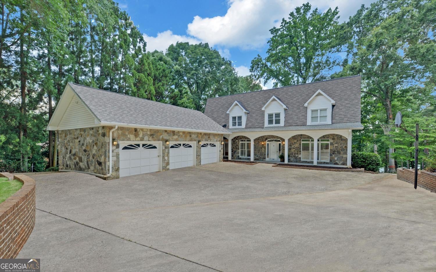 1410 Hunters Trl — photo