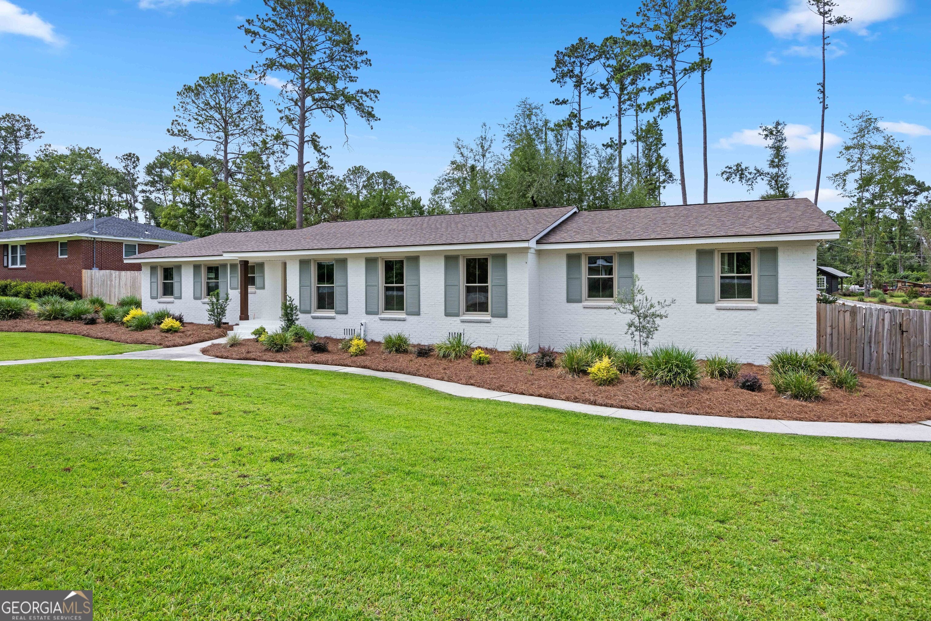 1203 Lakeview Dr — photo