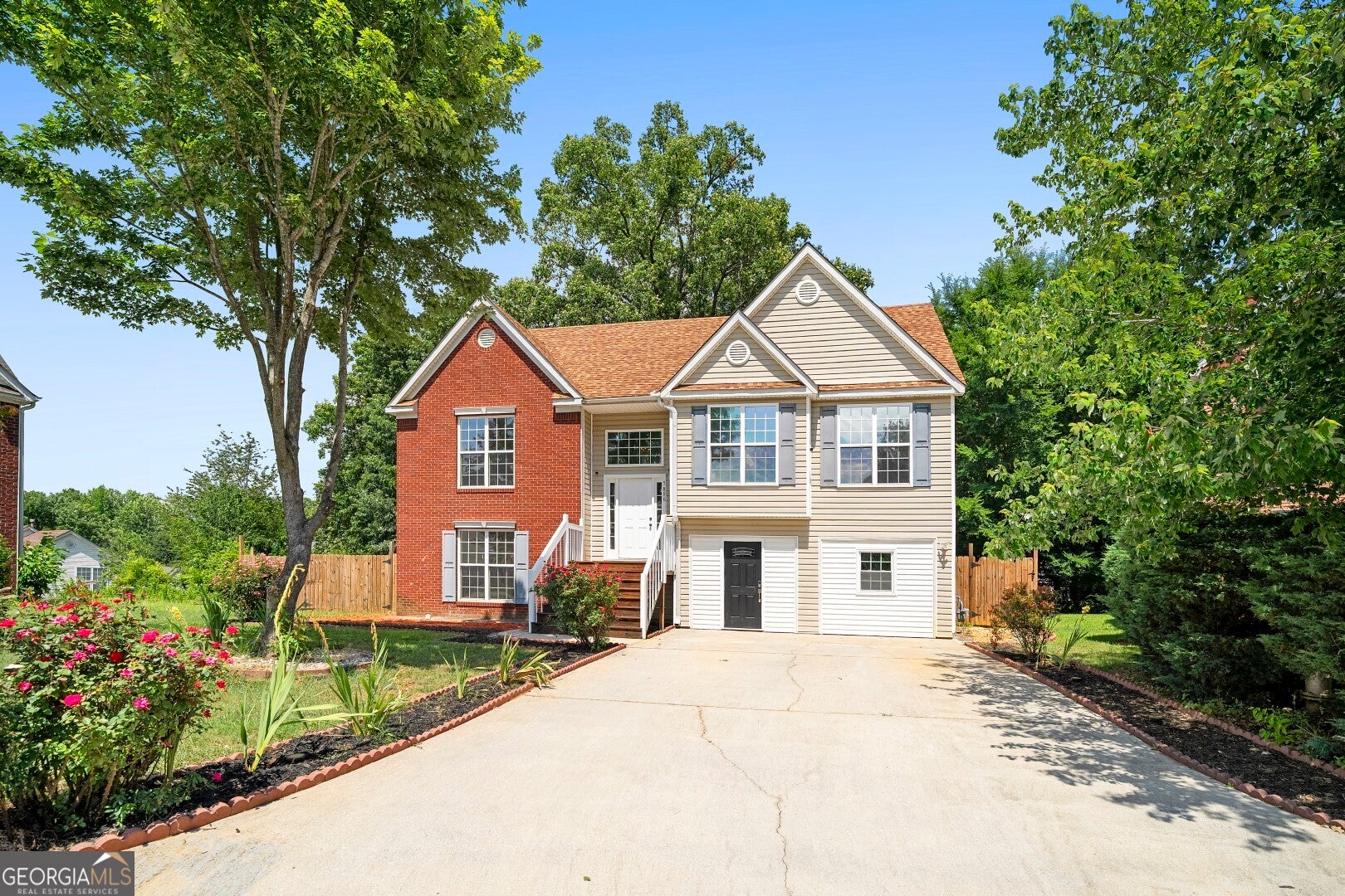 5896 Amerson Ln — photo