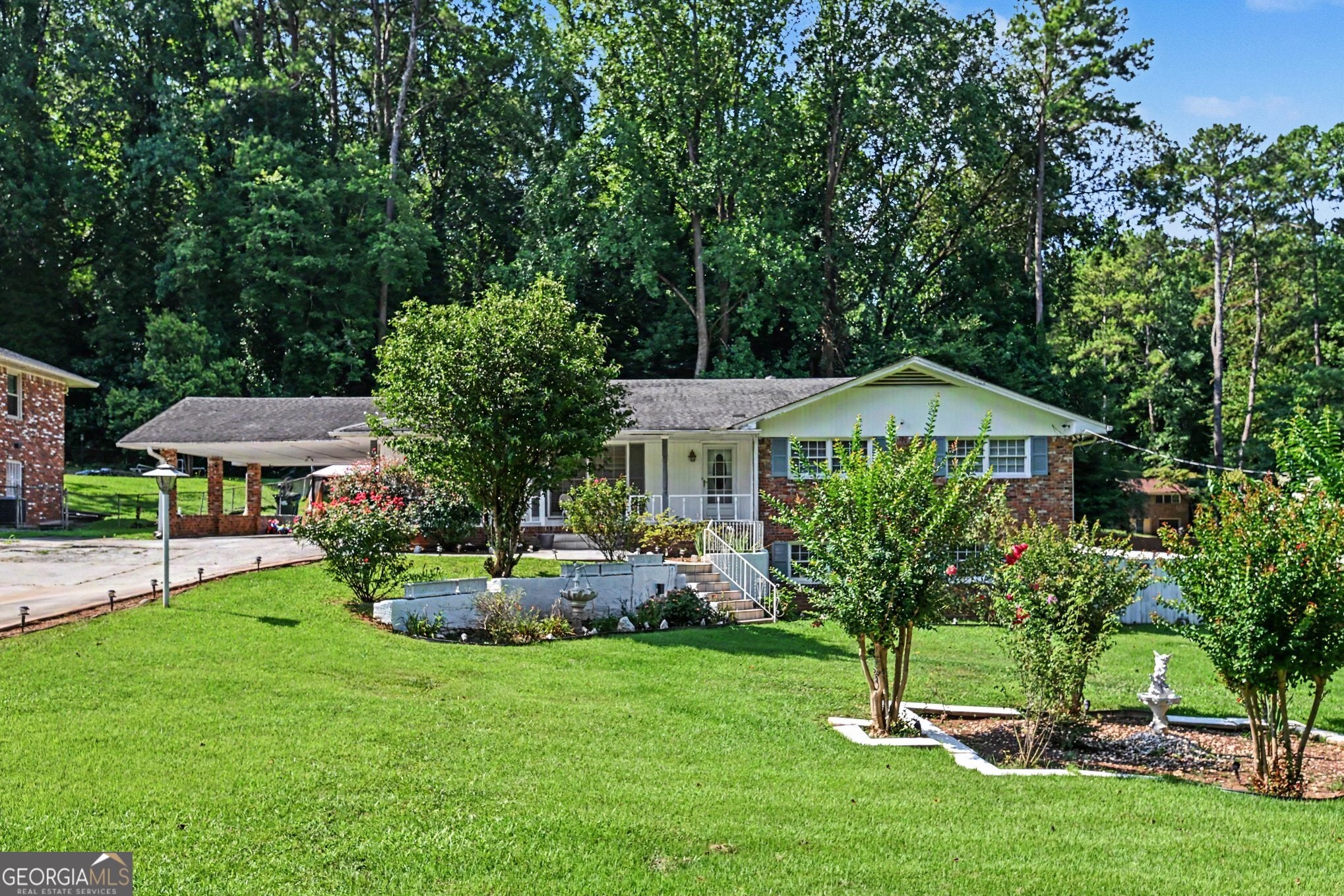 2700 Hayden Dr — photo